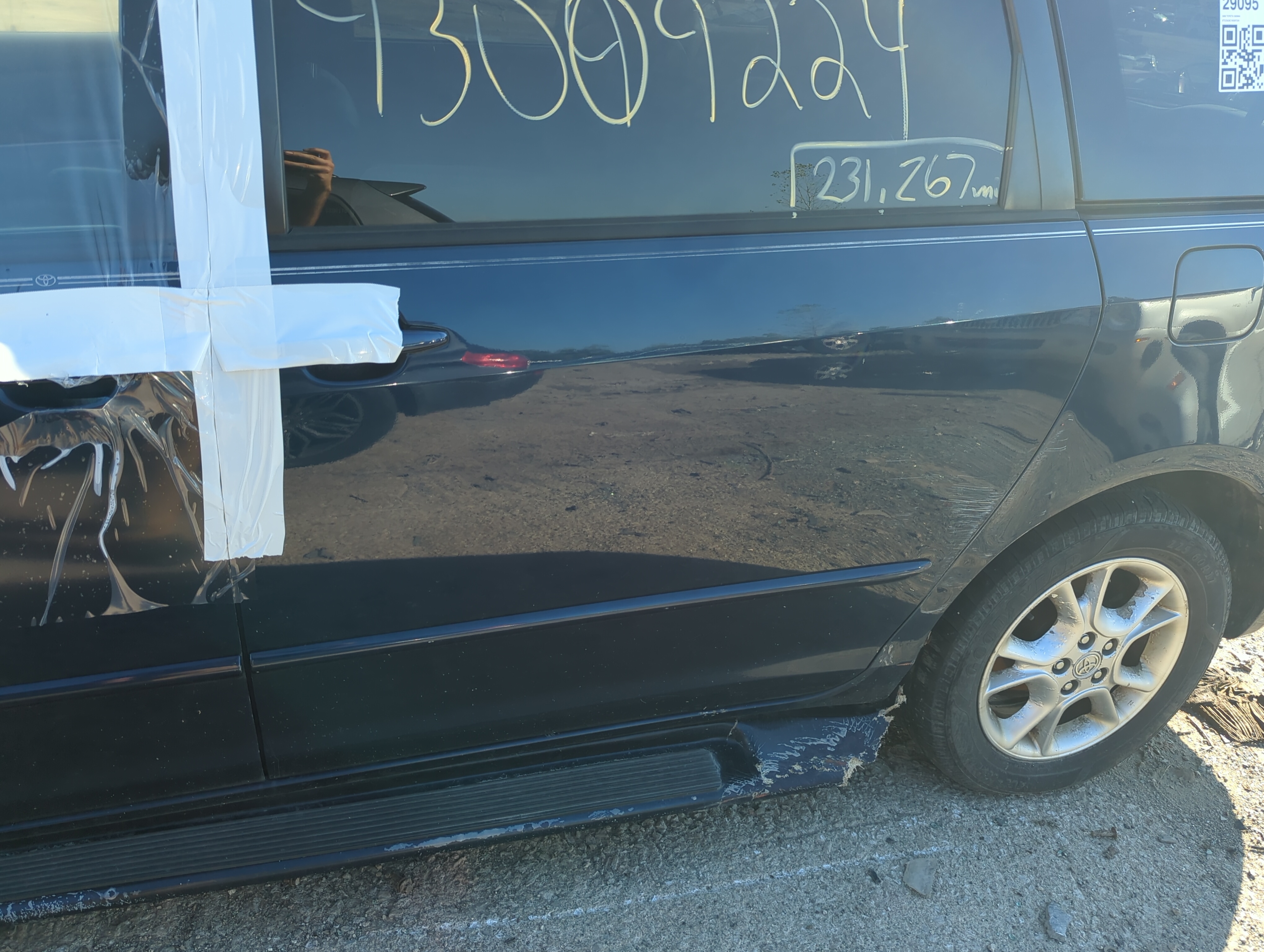 2004-2010 Toyota Sienna Driver Rear Door Oem 1174686 - Oemusedautoparts1.com