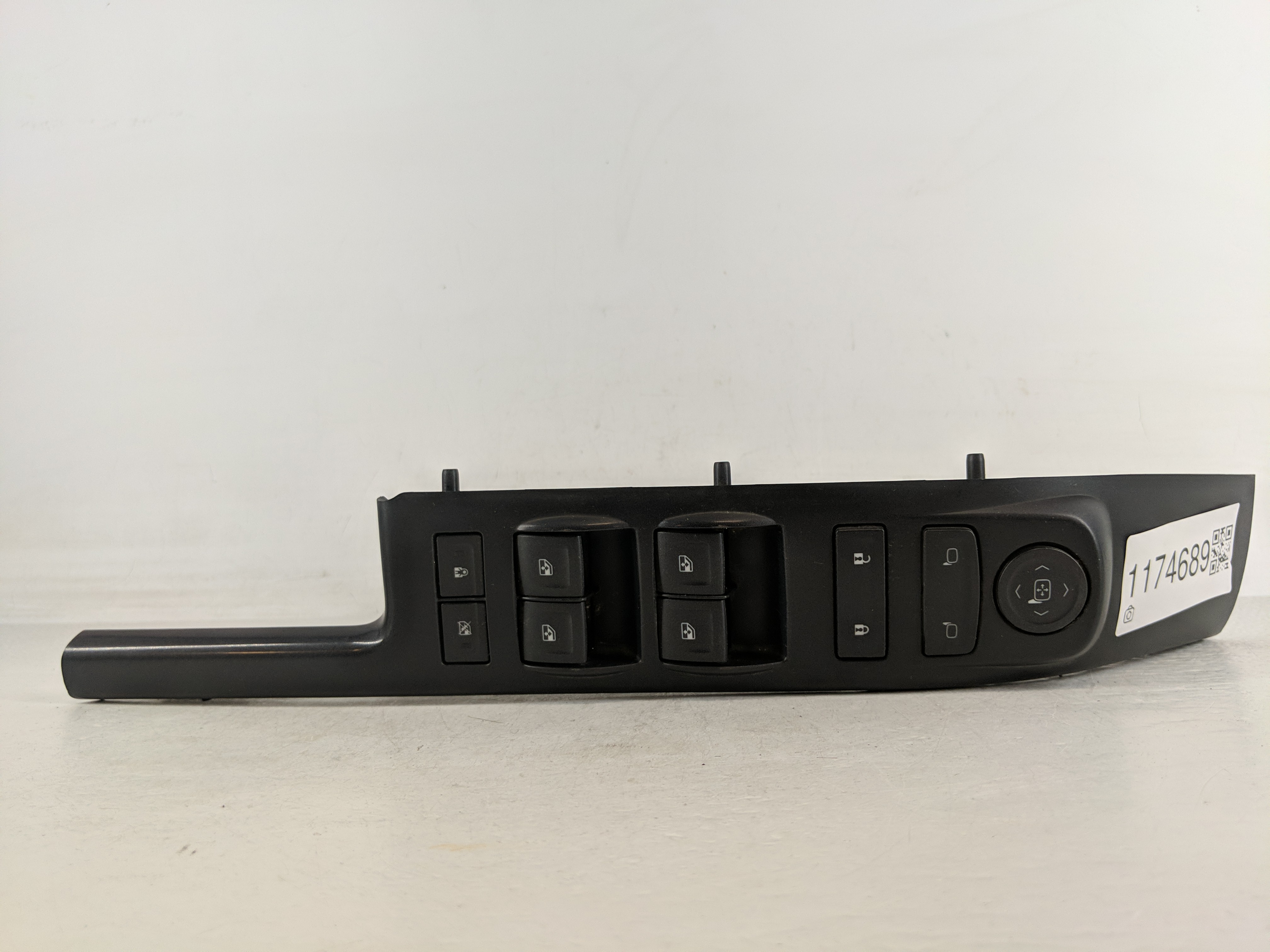 2014 Chevrolet Silverado 1500 Driver Left Door Master Power Window Switch 1174689 - Oemusedautoparts1.com