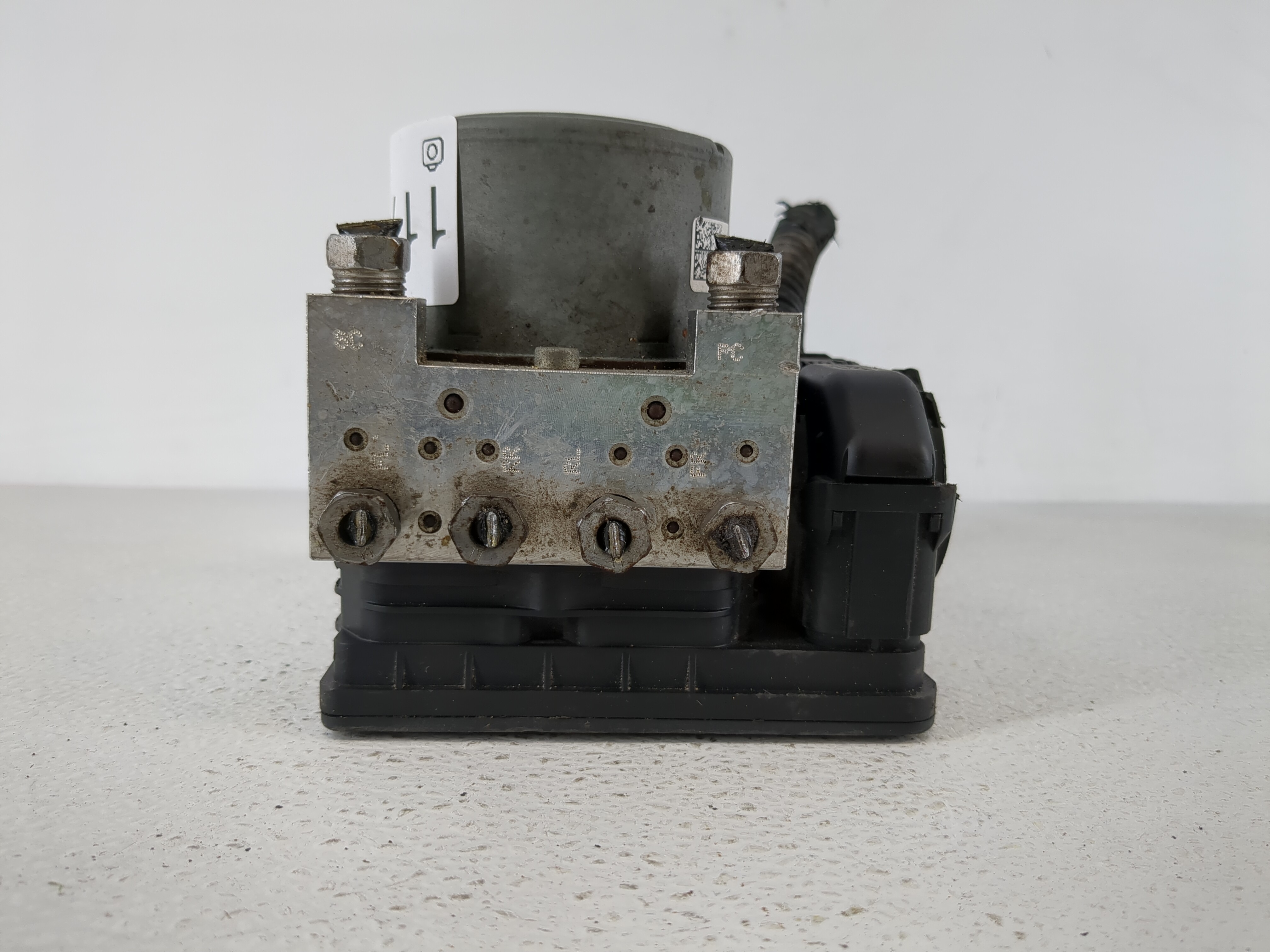 2014-2016 Cadillac Ats Abs Pump Control Module 1174862 - Oemusedautoparts1.com
