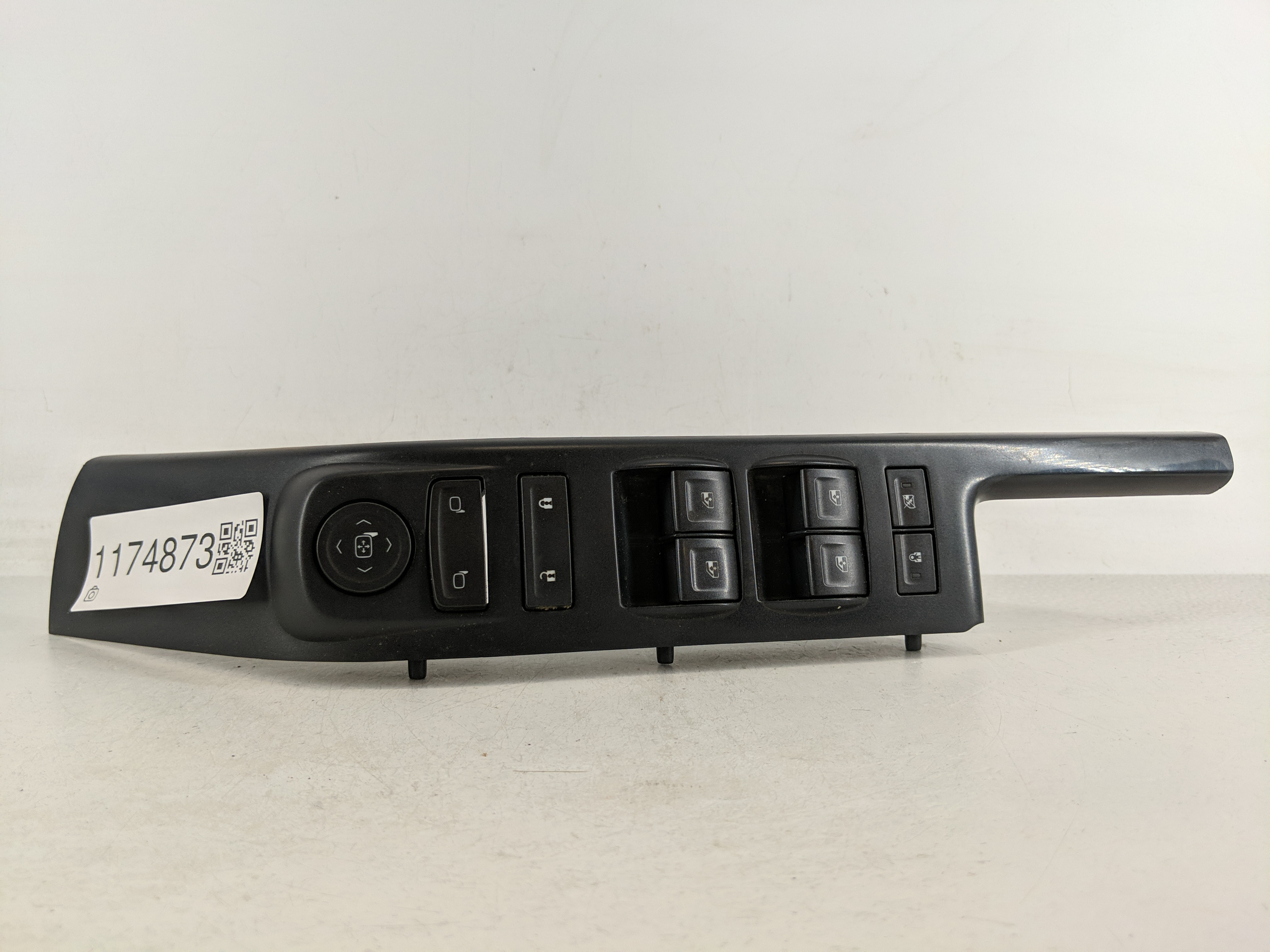 2014 Chevrolet Silverado 1500 Driver Left Door Master Power Window Switch 1174873 - Oemusedautoparts1.com