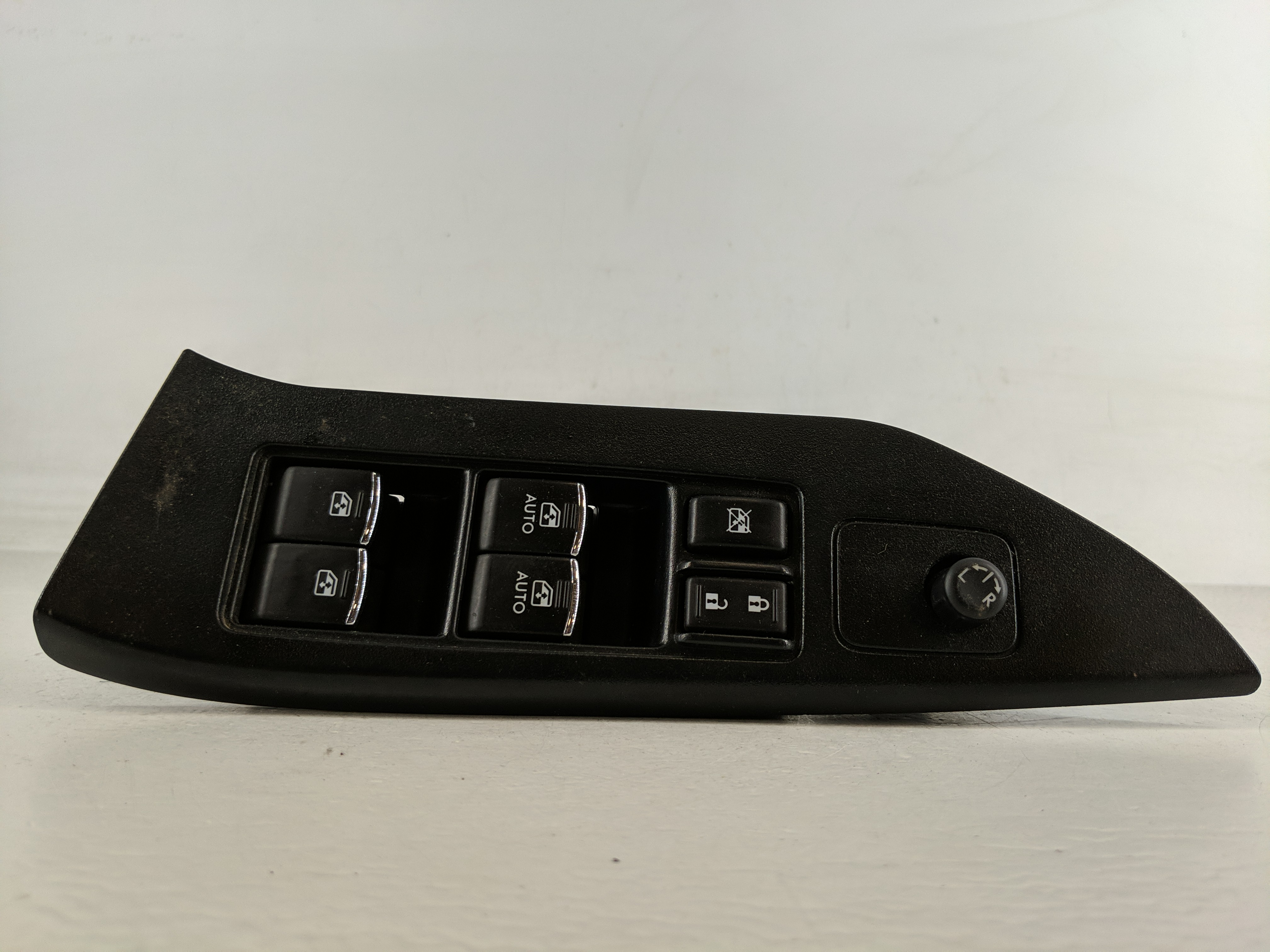 Picture of 2017 Subaru Forester Driver Left Door Master Power Window Switch 1174884
