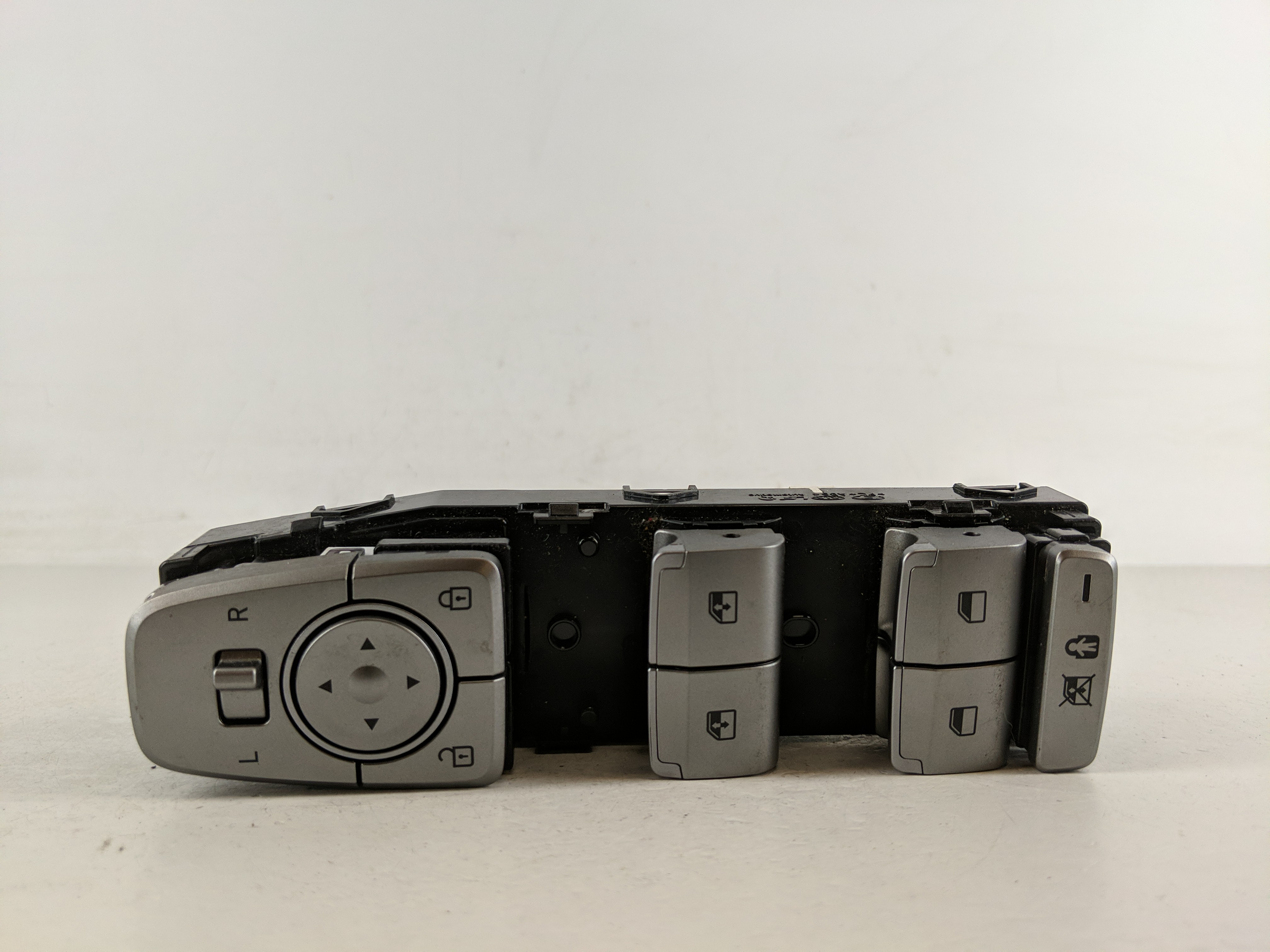 Picture of 2023 Hyundai Palisade Driver Left Door Master Power Window Switch 1174890