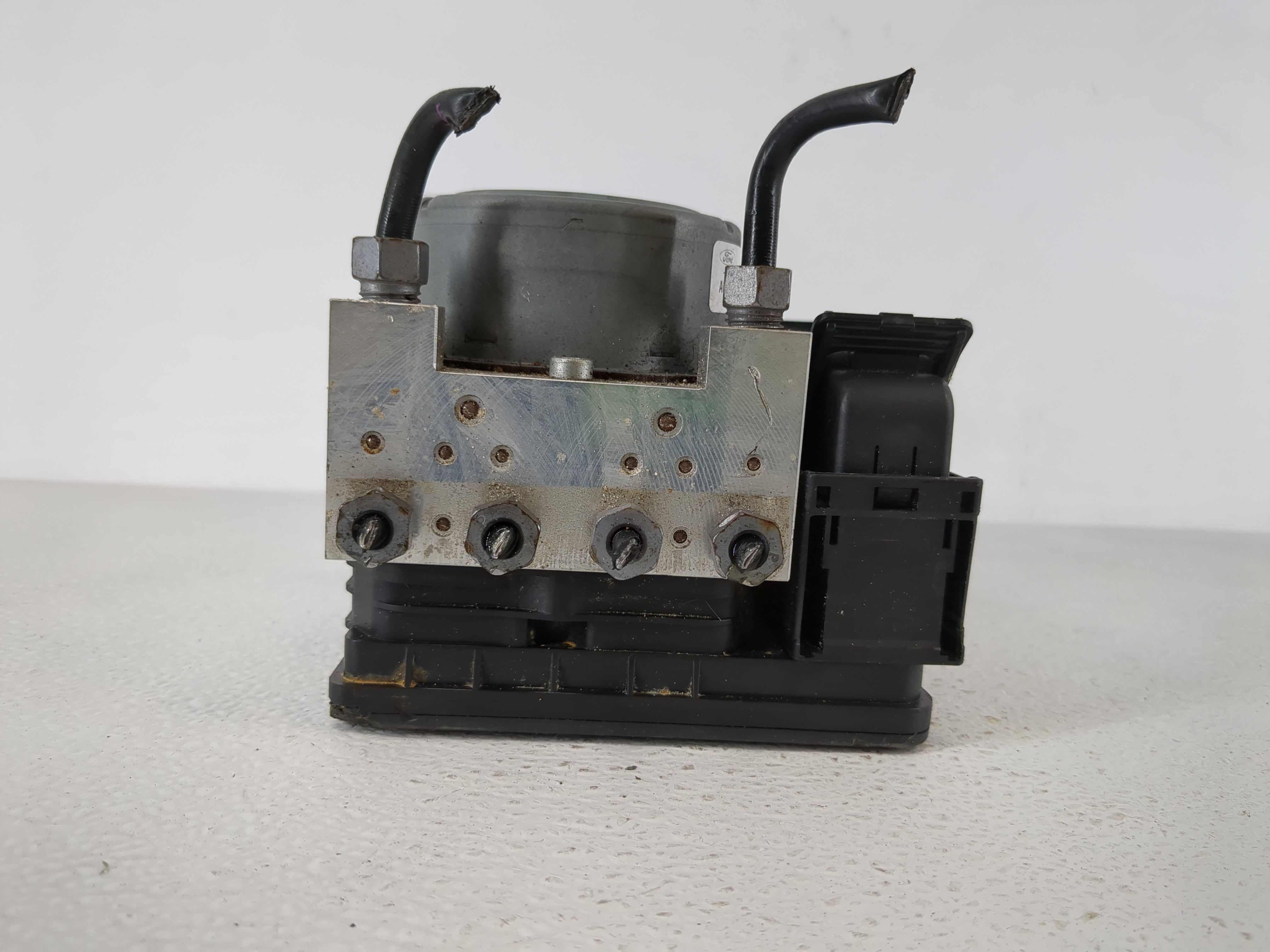 2014-2016 Lincoln Mkz Abs Pump Control Module 1175095 - Oemusedautoparts1.com