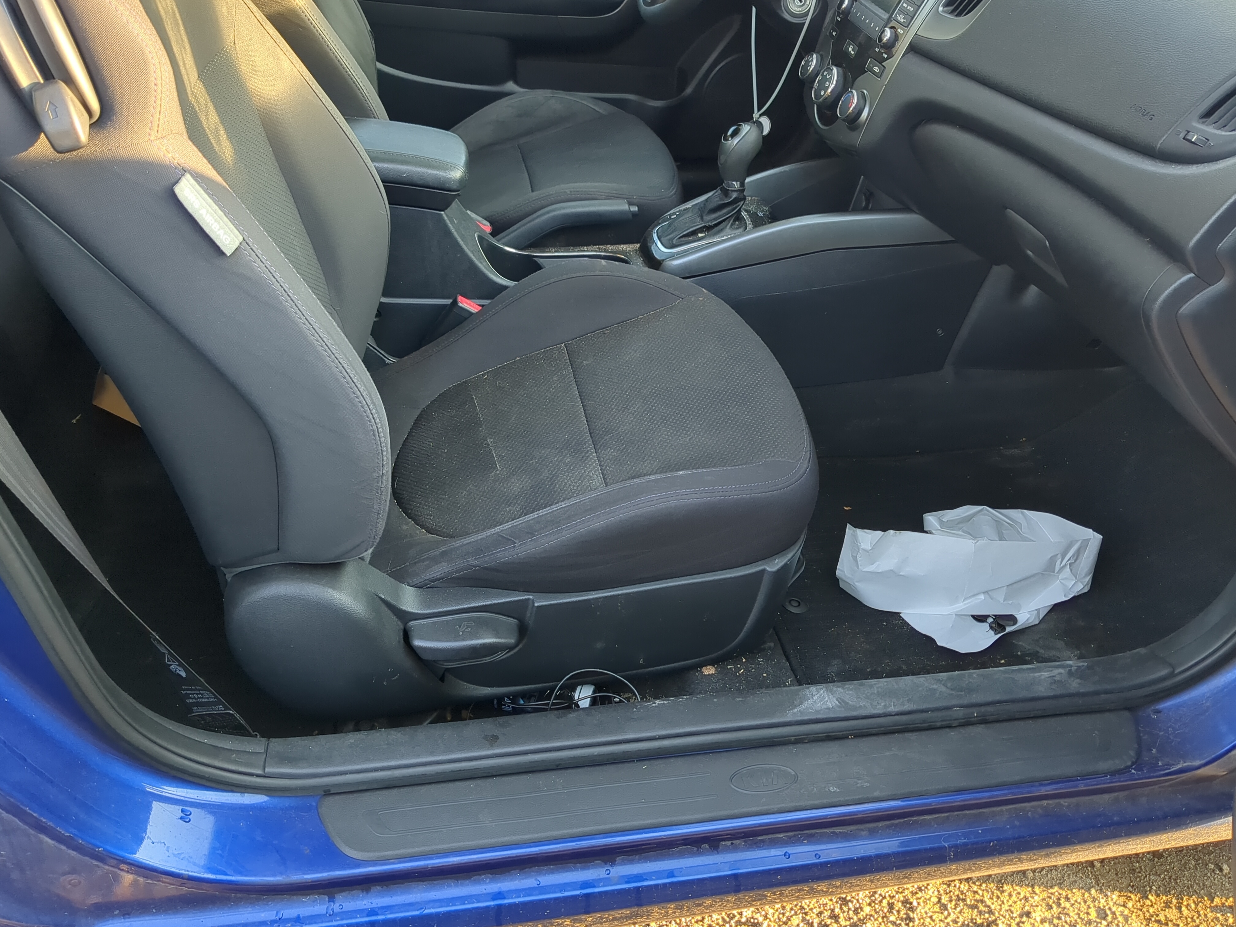 Picture of 2010-2013 Kia Forte Koup Passenger Front Seat Oem 1175215