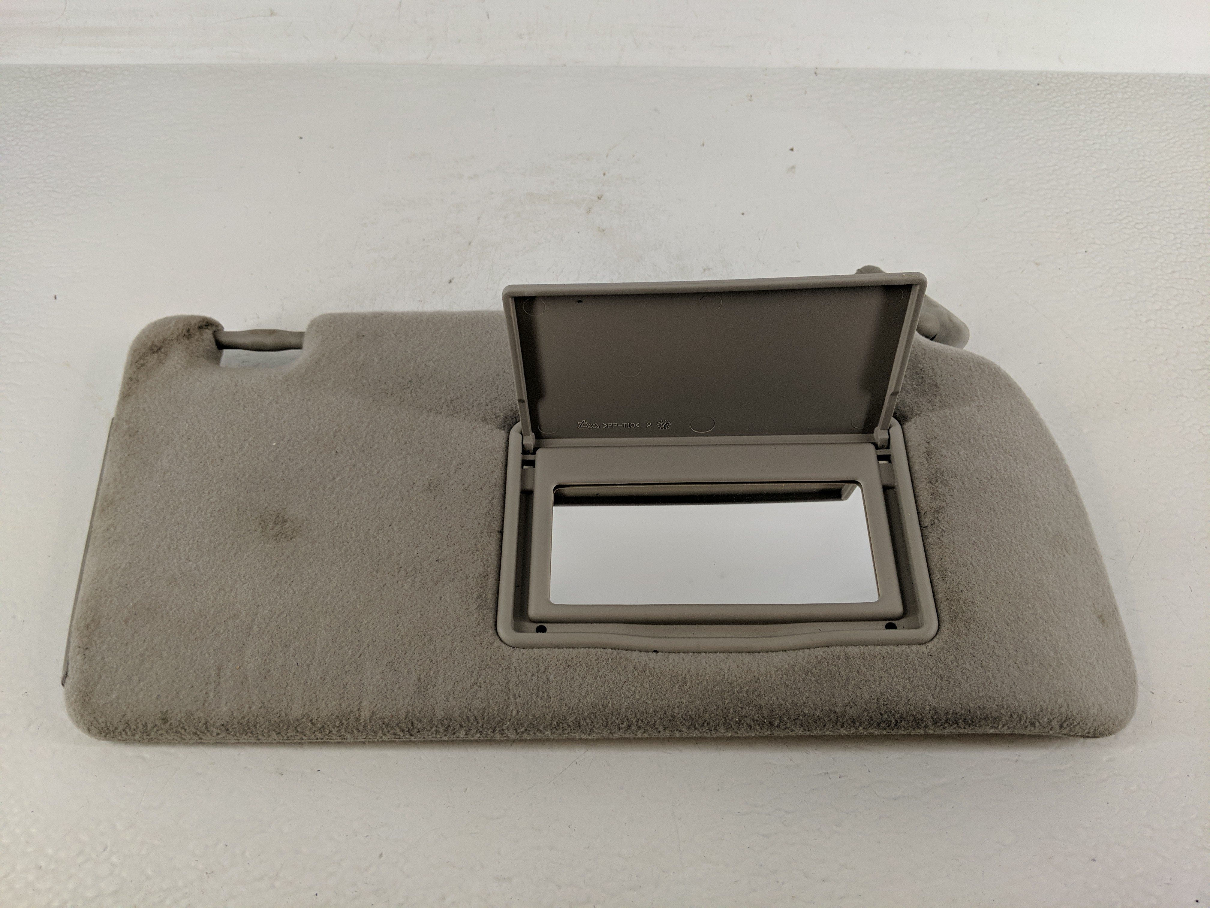 2005-2012 Nissan Xterra Passenger Sun Visor Mirror Right Sunvisor Gray 1175296 - Oemusedautoparts1.com