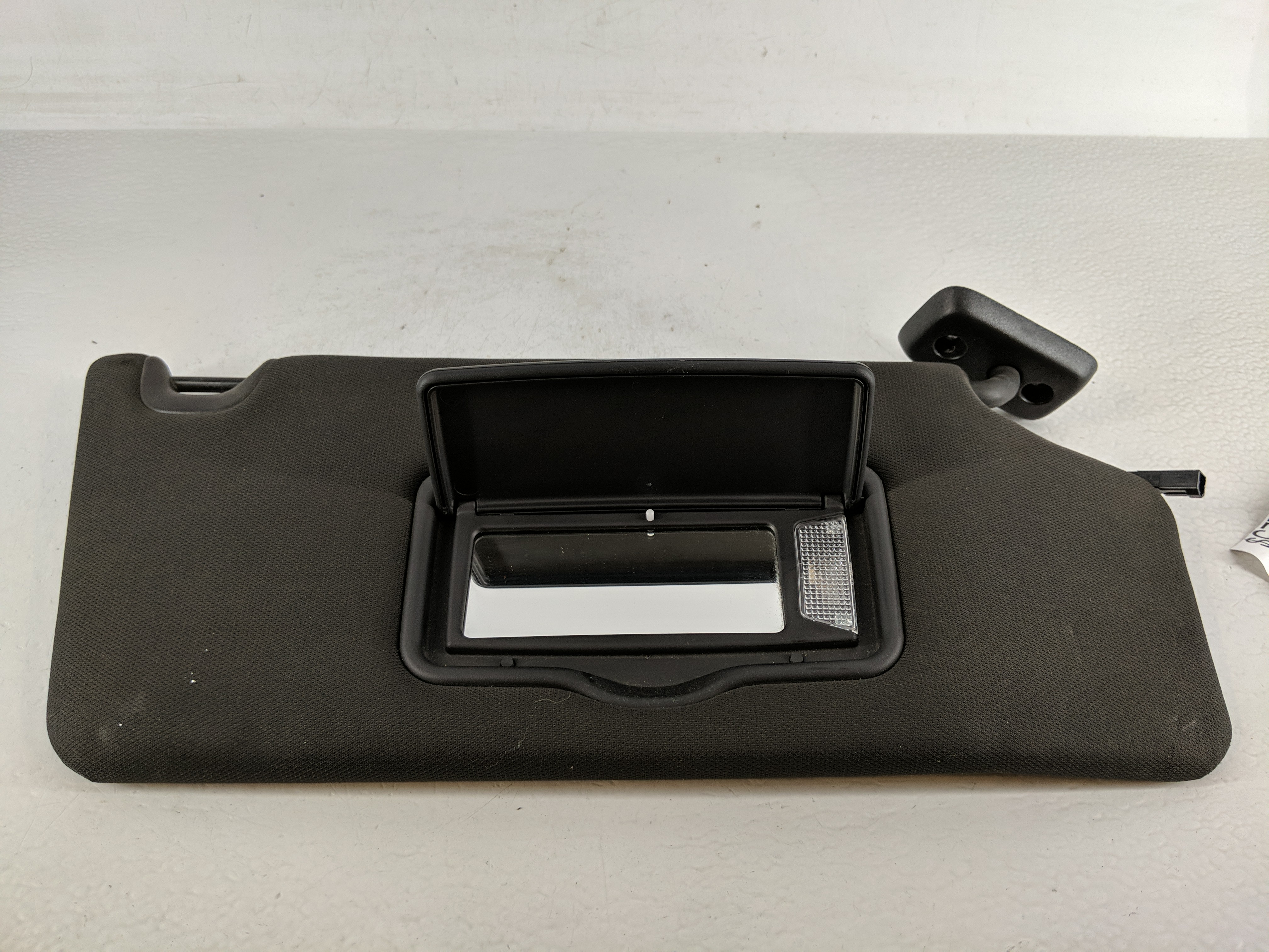 2010-2014 Ford F-150 Passenger Sun Visor Mirror Right Sunvisor Black 1175302 - Oemusedautoparts1.com