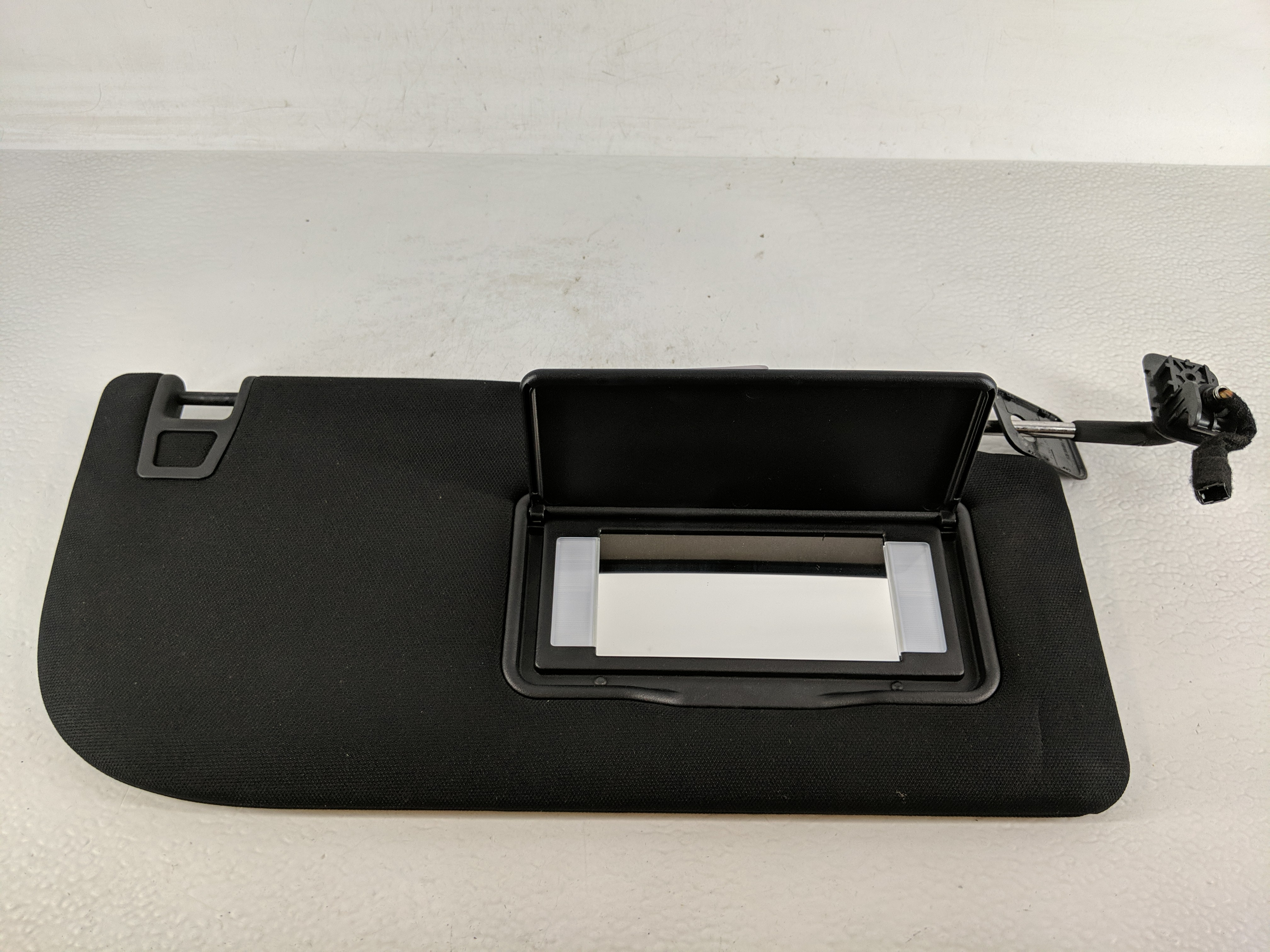 2018-2020 Ford F-150 Passenger Sun Visor Mirror Right Sunvisor Black 1175305 - Oemusedautoparts1.com