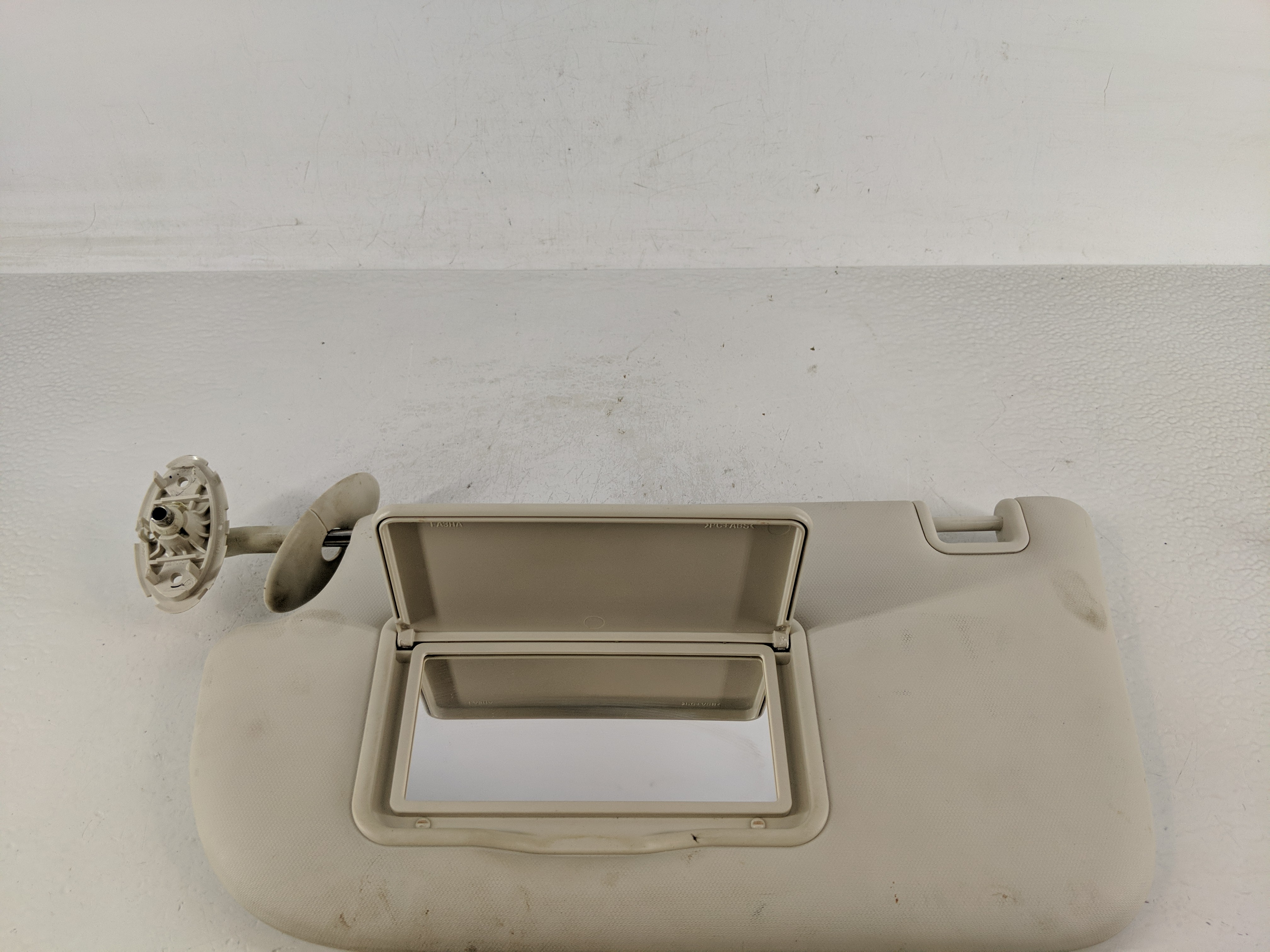 2013-2019 Ford Escape Driver Sun Visor Mirror Left Sunvisor Cream 1175532 - Oemusedautoparts1.com