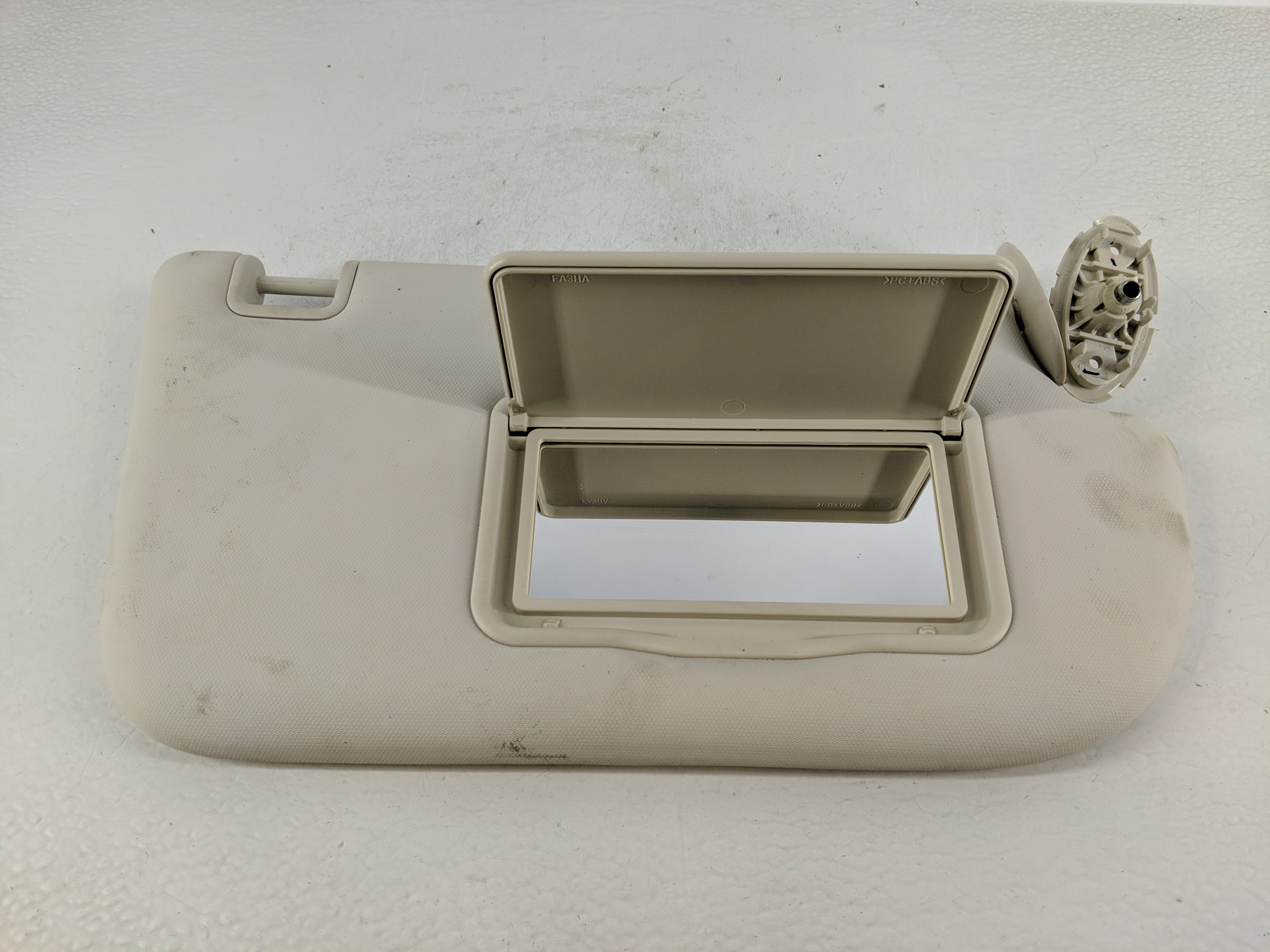 2013-2019 Ford Escape Passenger Sun Visor Mirror Right Sunvisor Cream 1175533 - Oemusedautoparts1.com