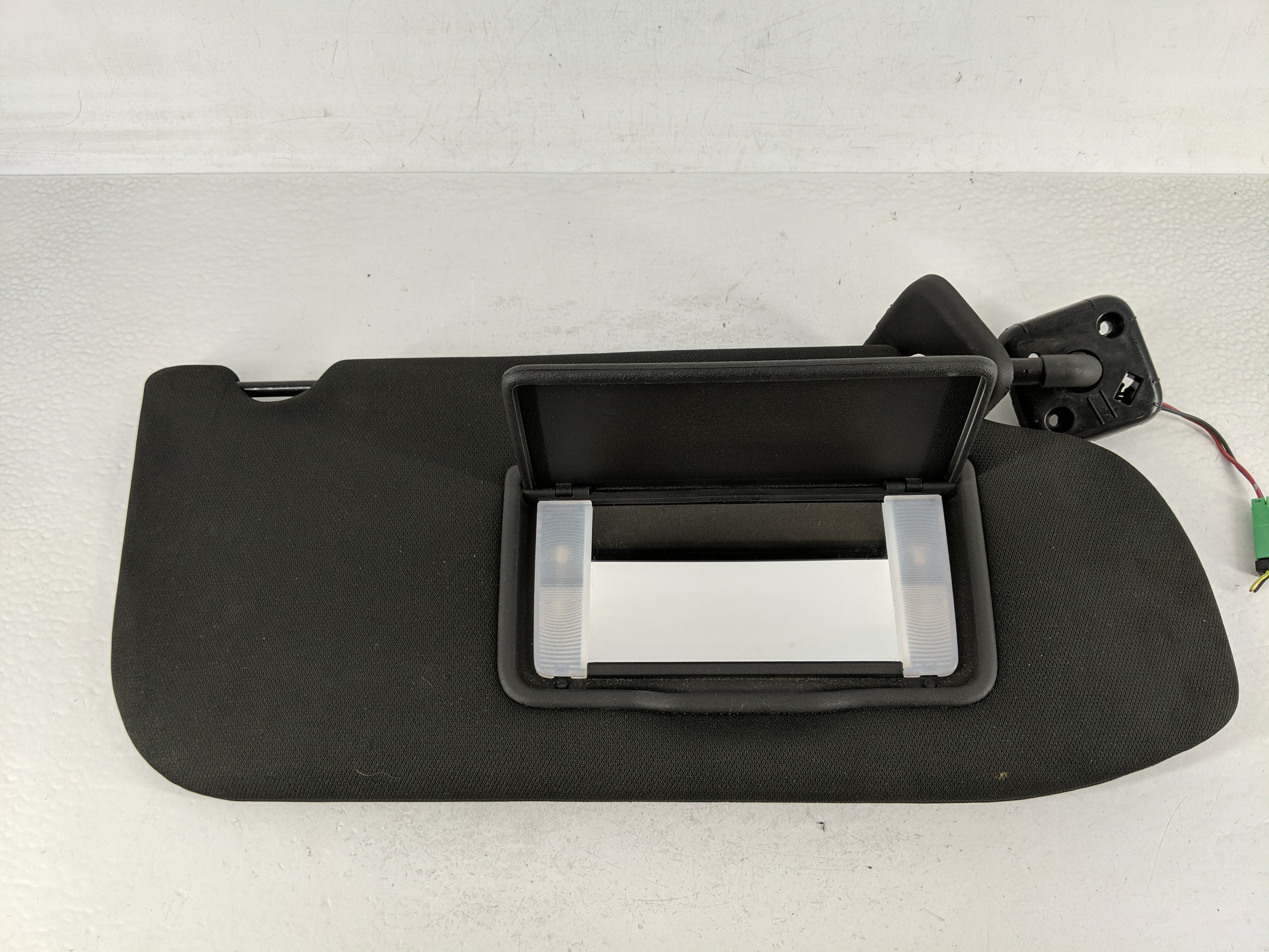 2013-2019 Ford Taurus Passenger Sun Visor Mirror Right Sunvisor Black 1175536 - Oemusedautoparts1.com