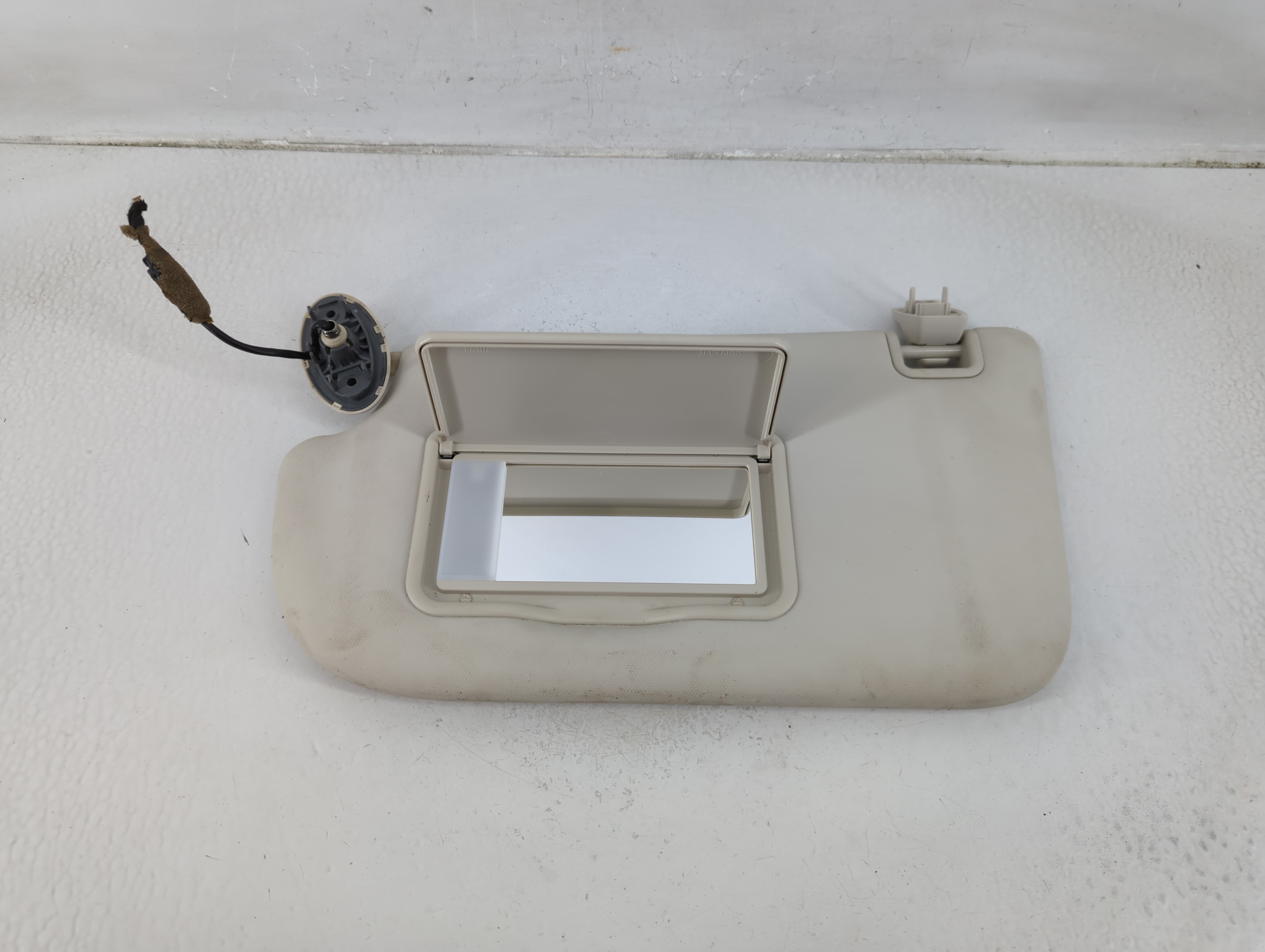 2013-2019 Ford Escape Driver Sun Visor Mirror Left Sunvisor Ivory 1175626 - Oemusedautoparts1.com