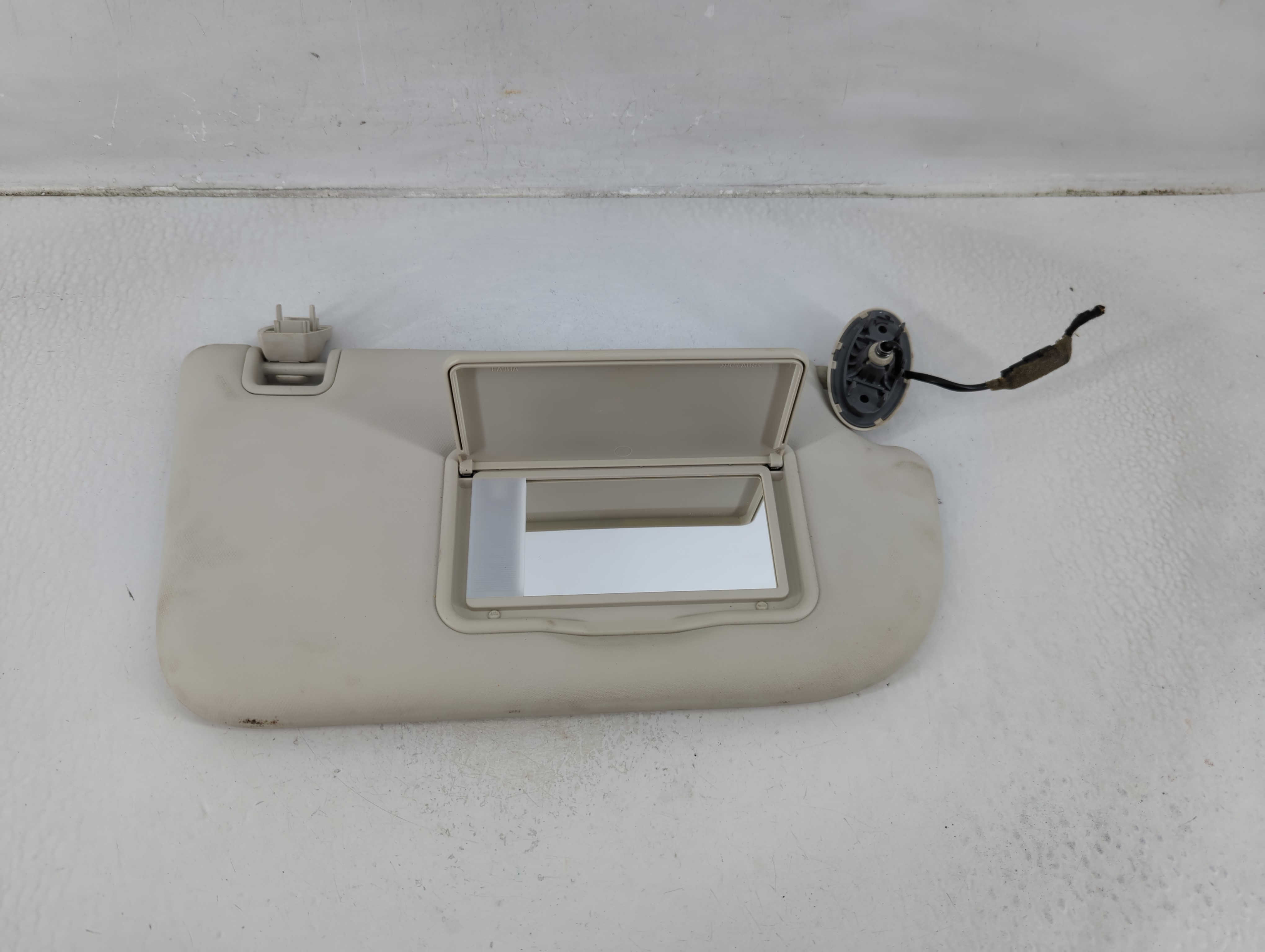 2013-2019 Ford Escape Passenger Sun Visor Mirror Right Sunvisor Ivory 1175627 - Oemusedautoparts1.com