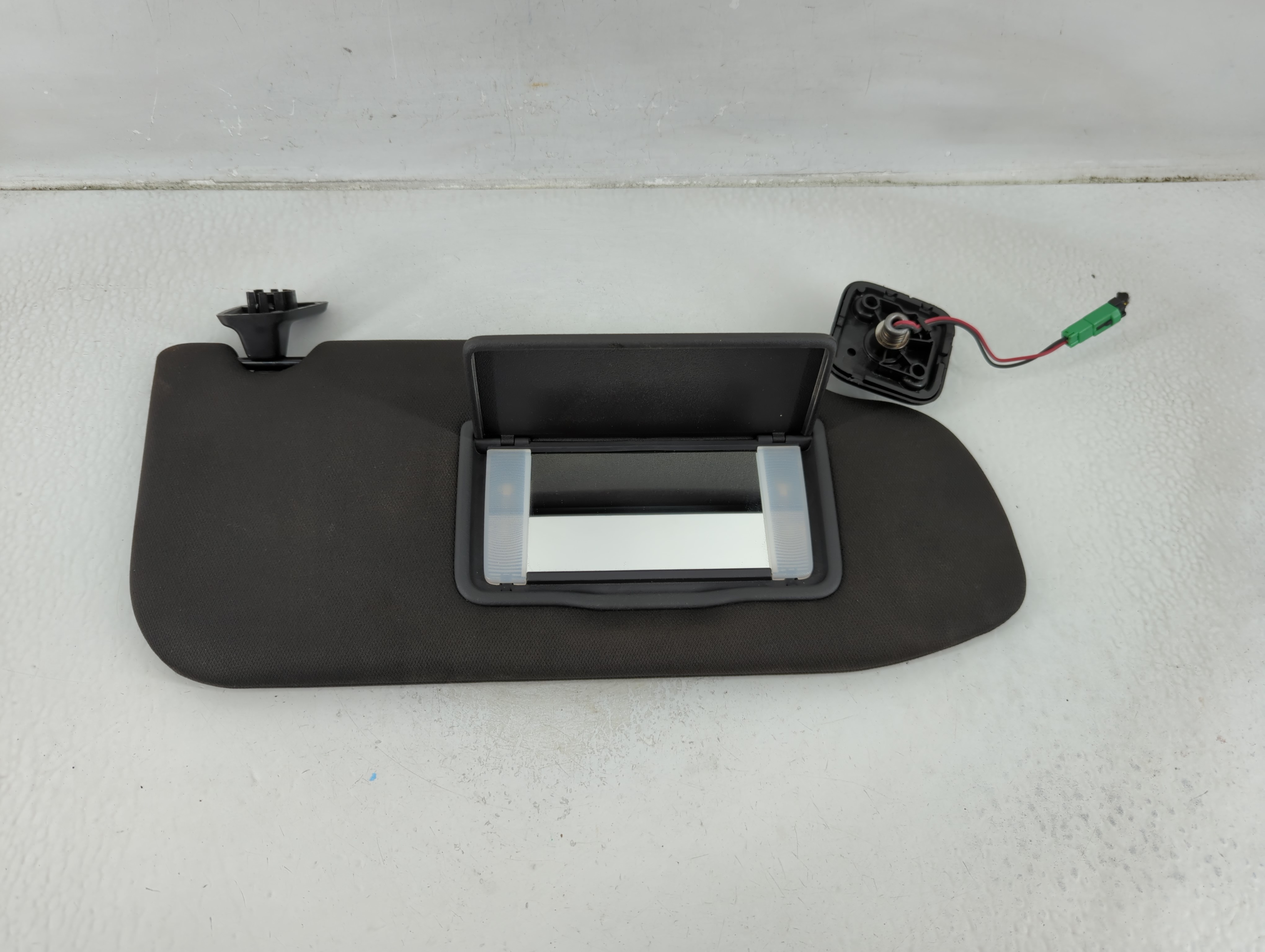 2013-2019 Ford Taurus Passenger Sun Visor Mirror Right Sunvisor Black 1175629 - Oemusedautoparts1.com