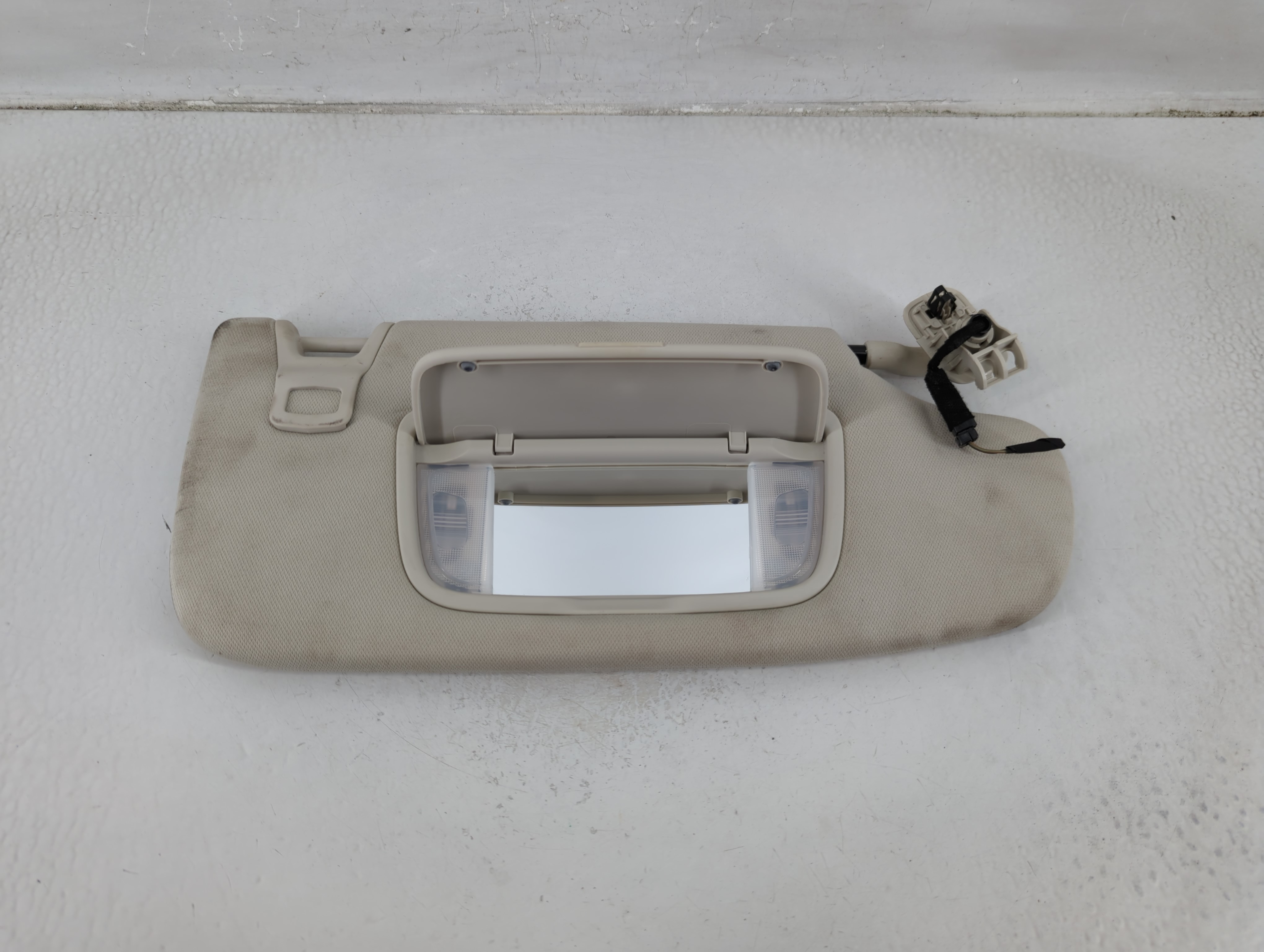 2015-2020 Ford Edge Passenger Sun Visor Mirror Right Sunvisor Ivory 1175637 - Oemusedautoparts1.com