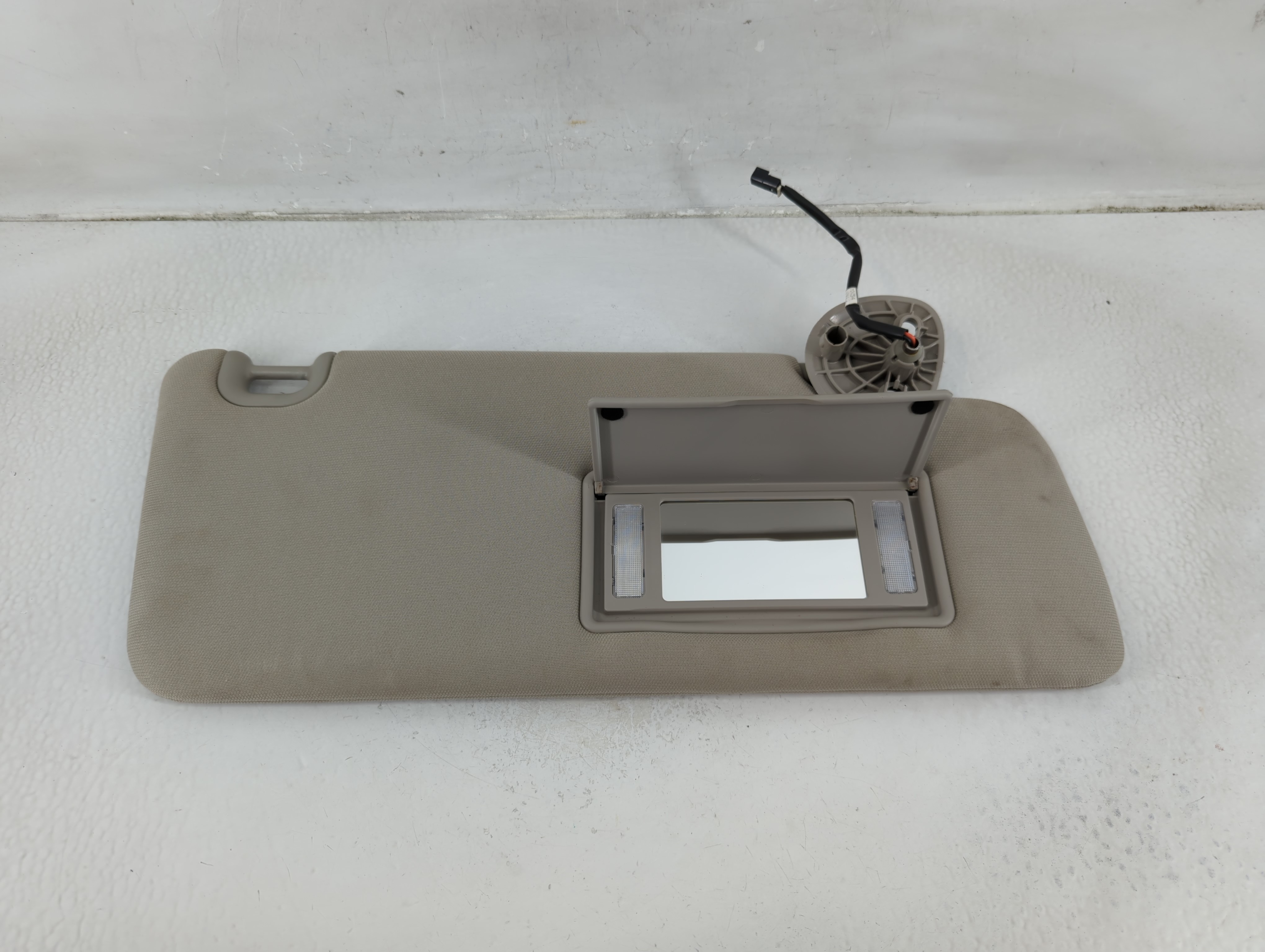 2013-2014 Ram 1500 Passenger Sun Visor Mirror Right Sunvisor Gray 1175640 - Oemusedautoparts1.com