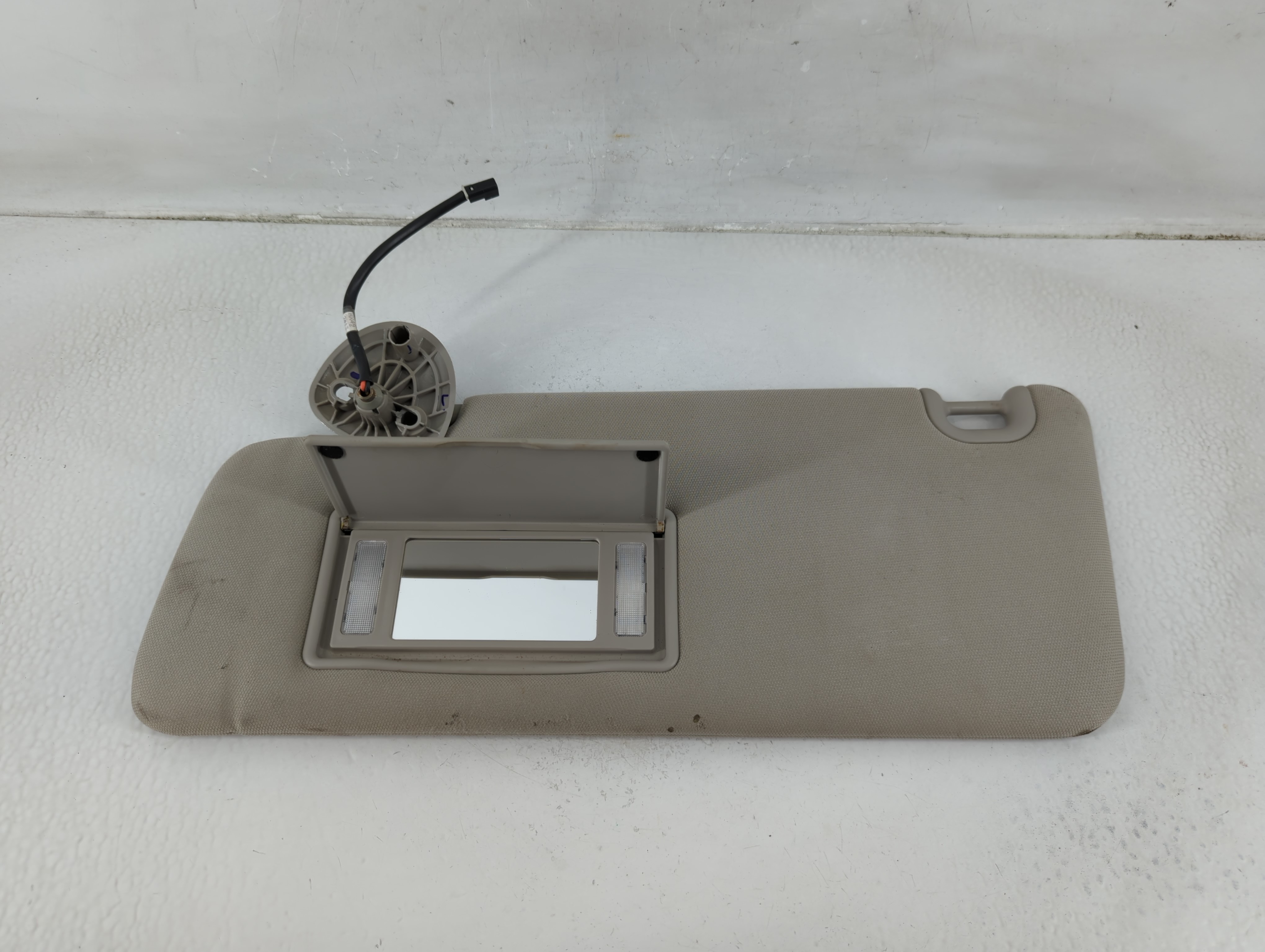 Dodge Ram 1500 Driver Sun Visor Mirror Left Sunvisor Beige 1175642 - Oemusedautoparts1.com
