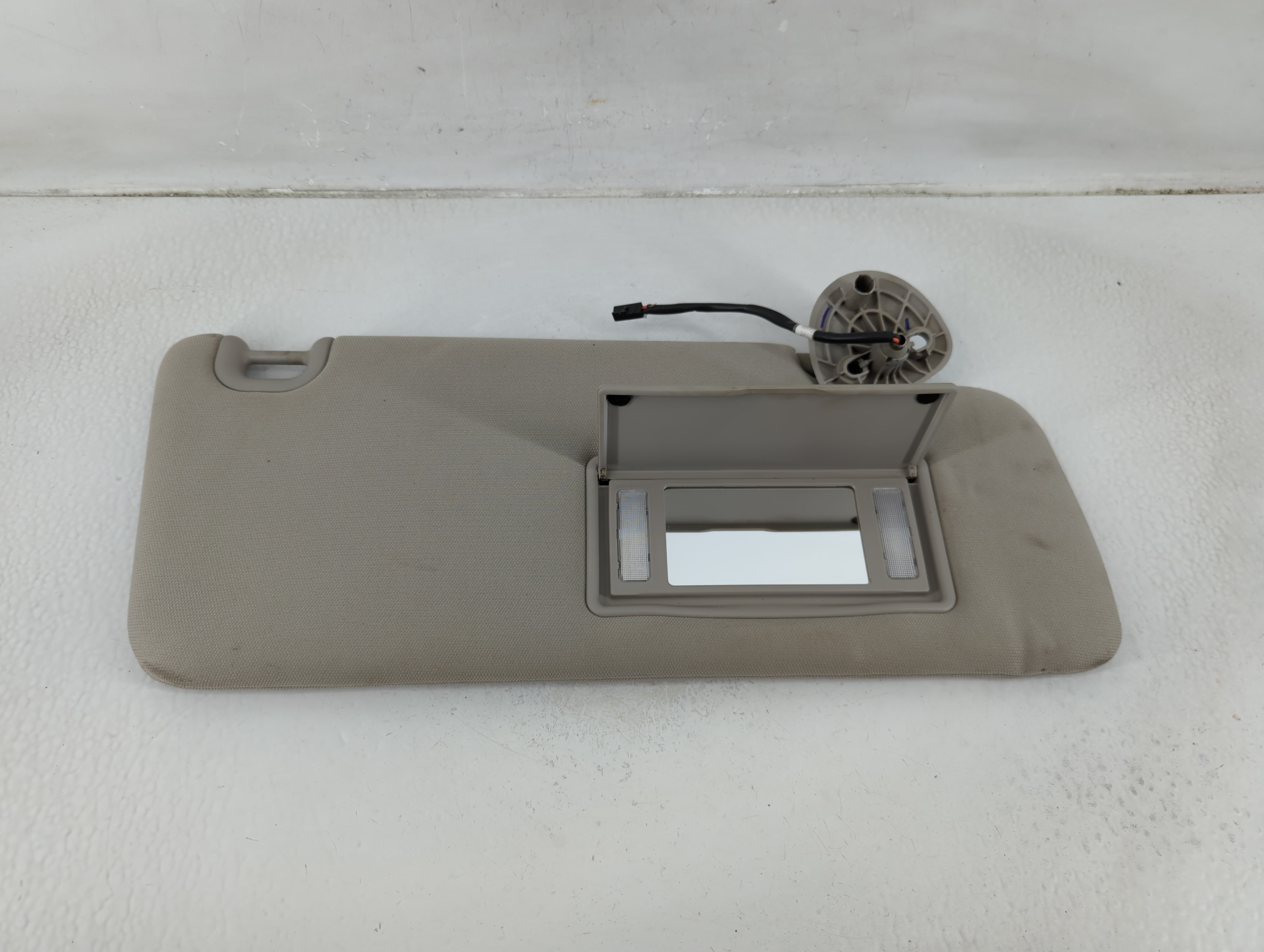 Dodge Ram 1500 Passenger Sun Visor Mirror Right Sunvisor Beige 1175643 - Oemusedautoparts1.com