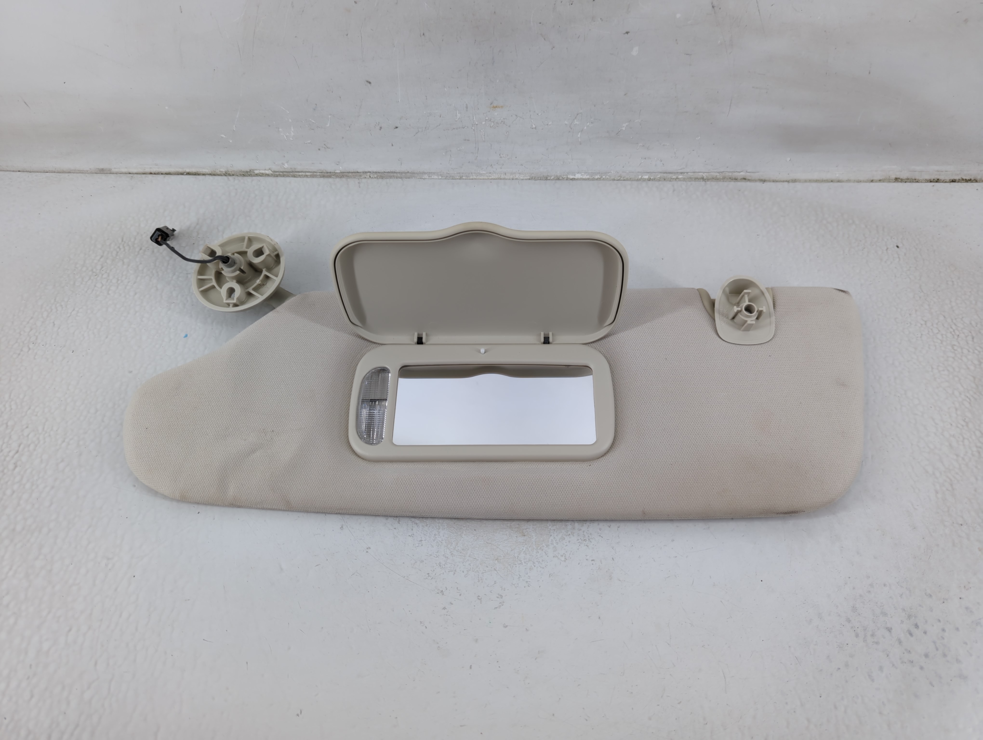 2008-2010 Dodge Grand Caravan Driver Sun Visor Mirror Left Sunvisor 1175644 - Oemusedautoparts1.com