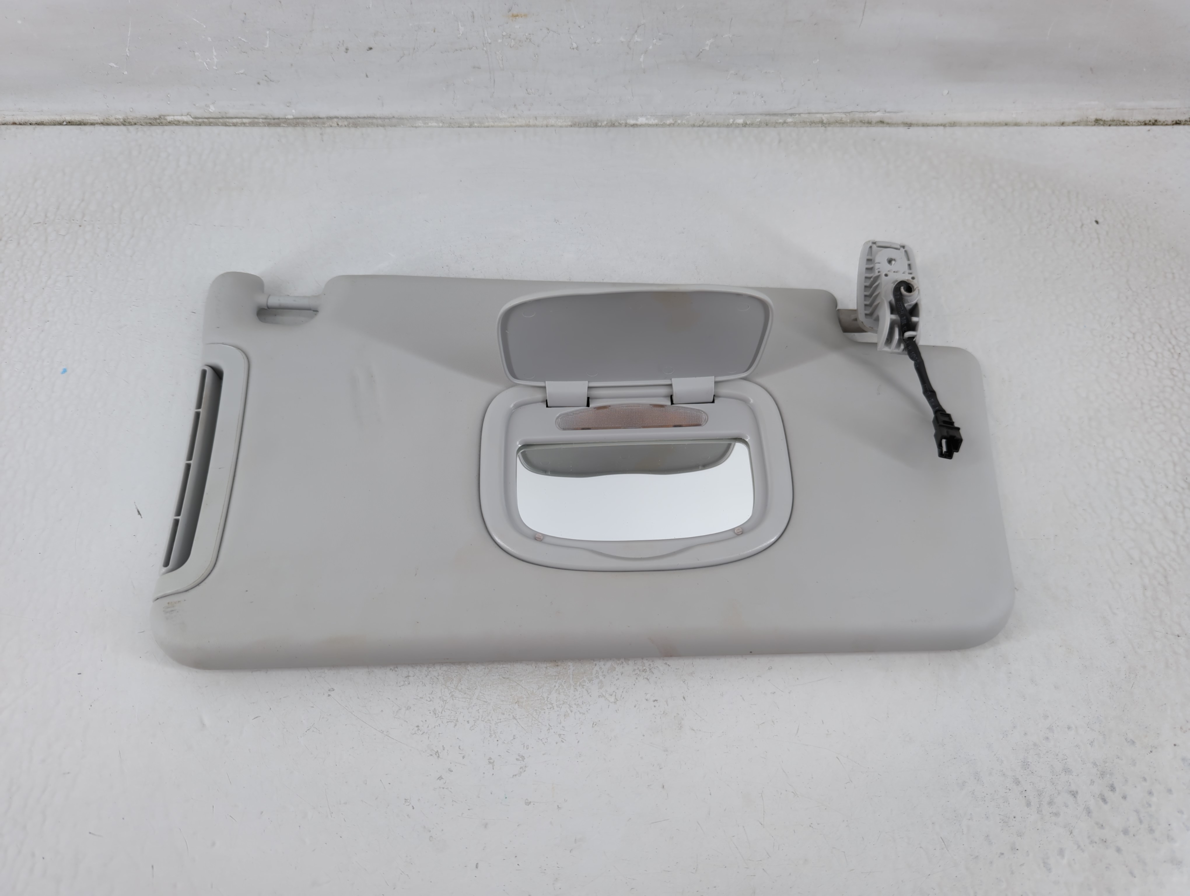 2015-2022 Jeep Renegade Passenger Sun Visor Mirror Right Sunvisor Gray 1175647 - Oemusedautoparts1.com