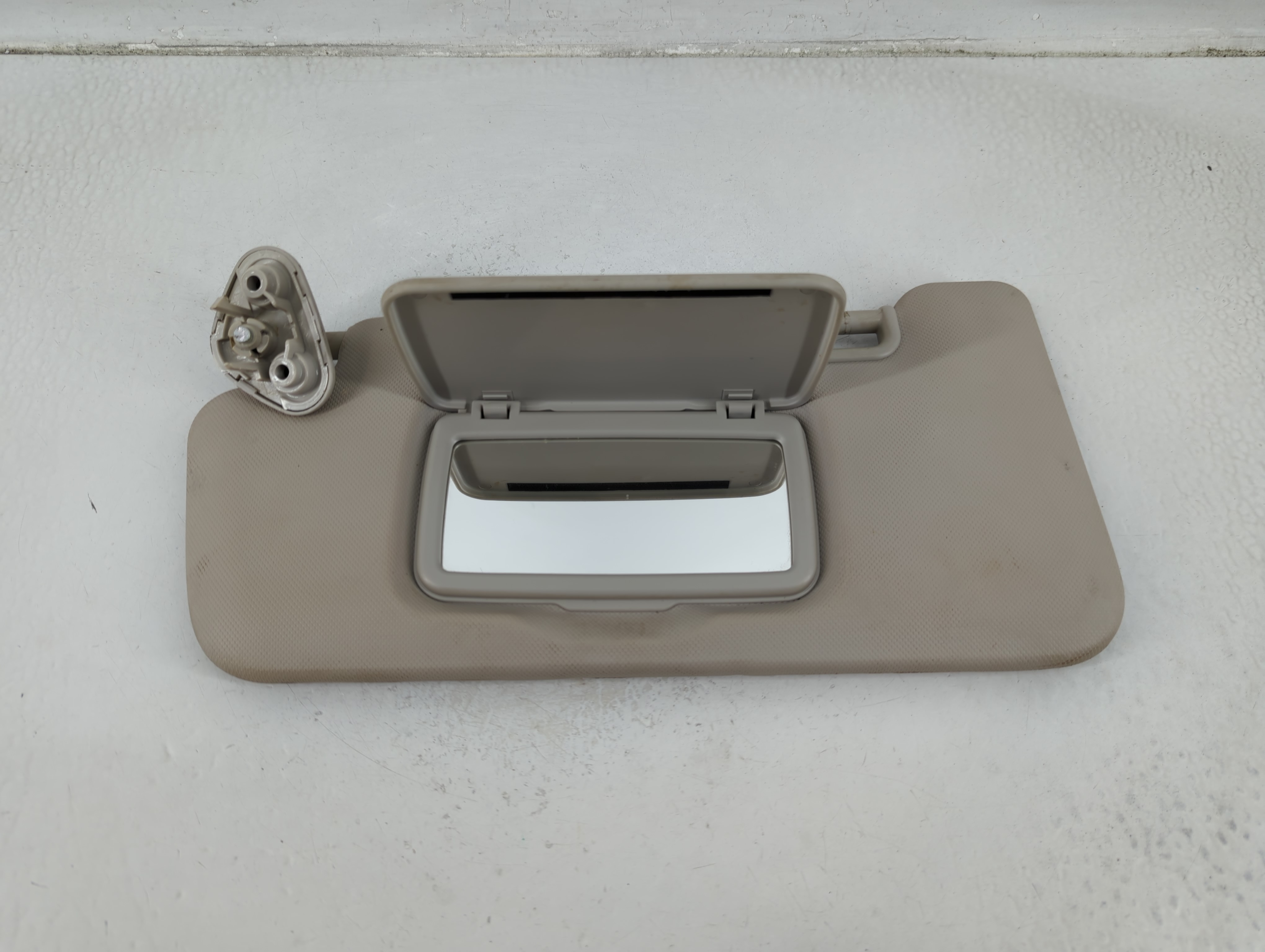 2017-2020 Subaru Impreza Driver Sun Visor Mirror Left Sunvisor Beige 1175649 - Oemusedautoparts1.com