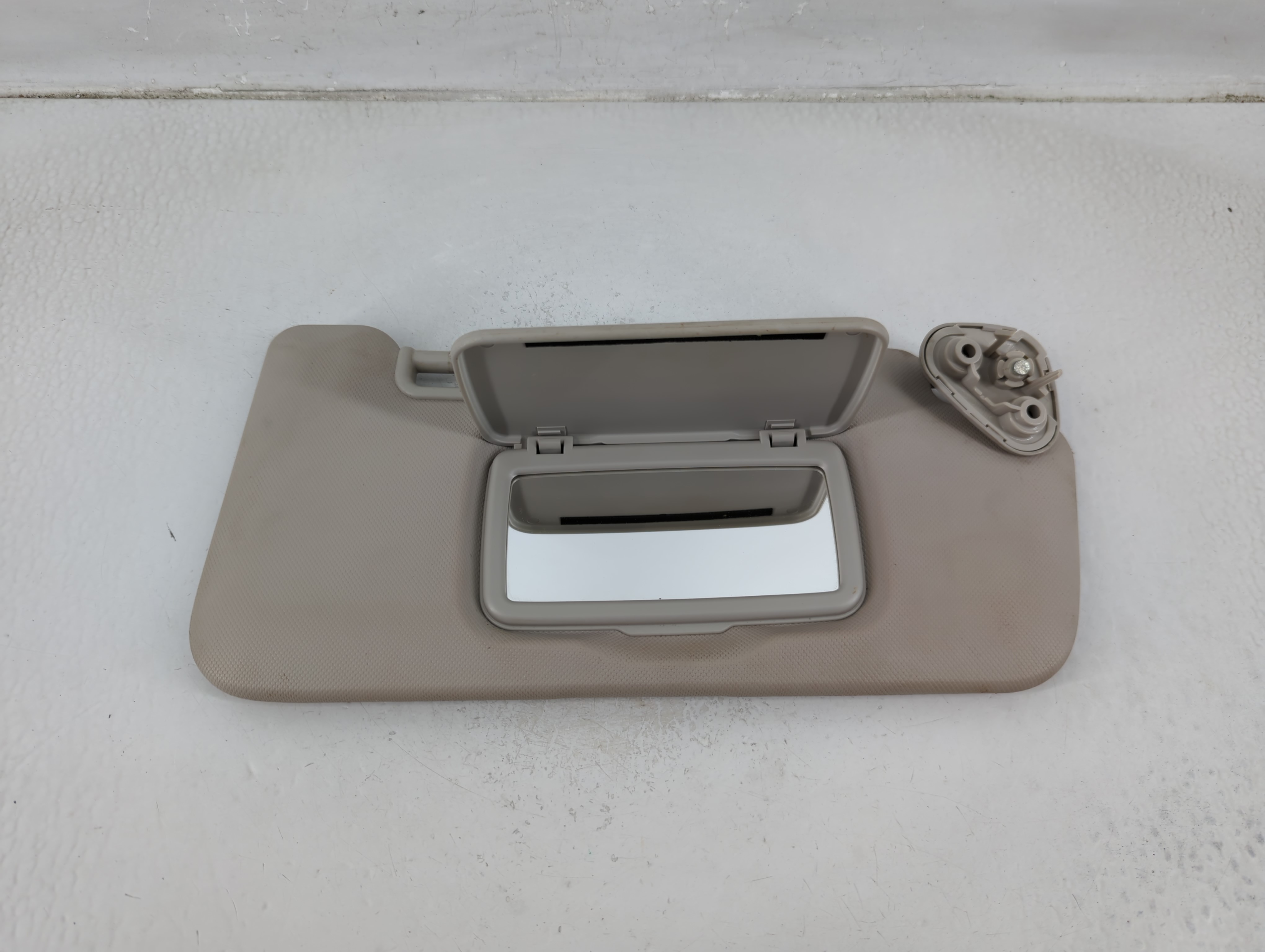 2017-2020 Subaru Impreza Passenger Sun Visor Mirror Right Sunvisor Gray 1175650 - Oemusedautoparts1.com