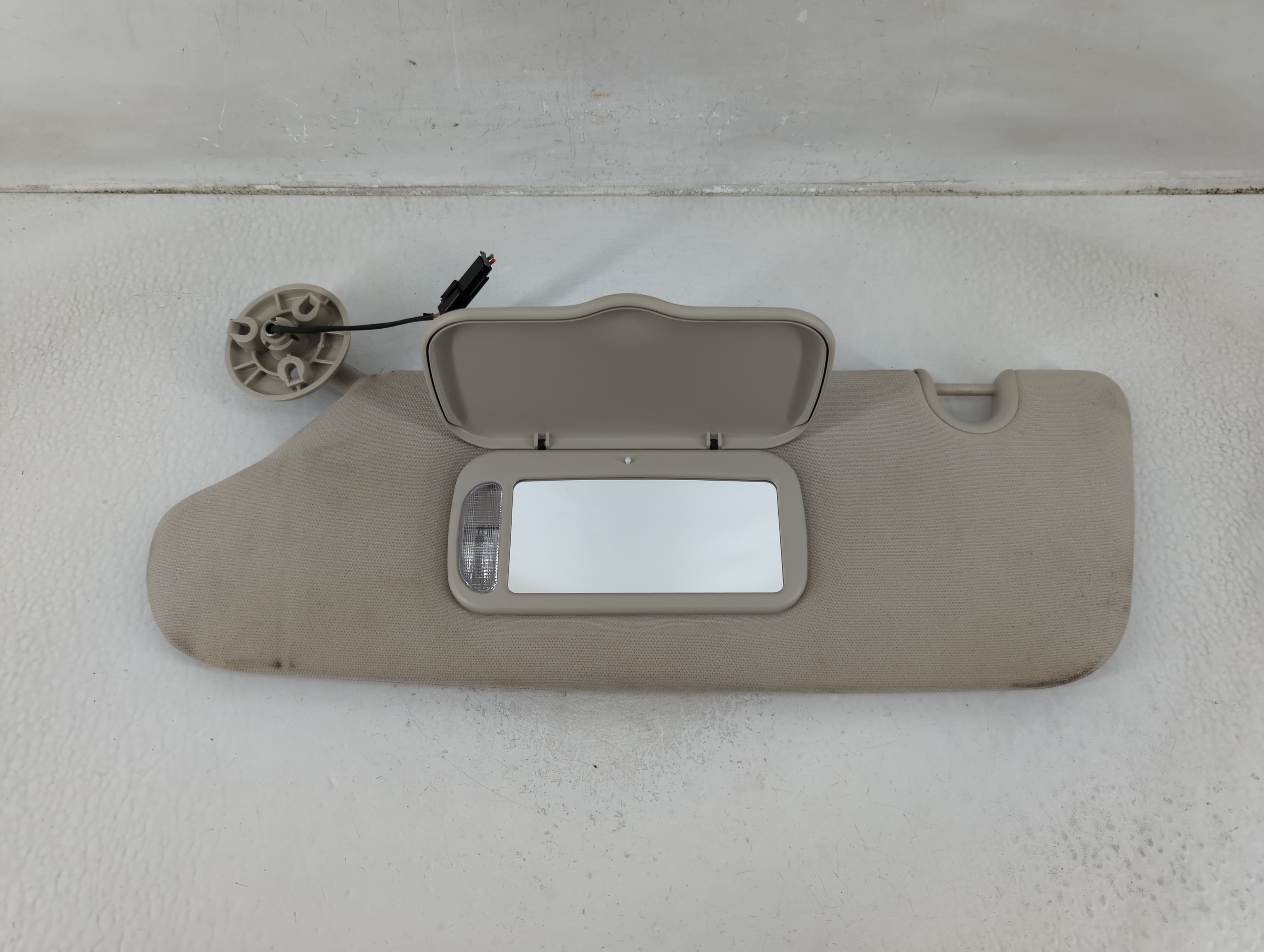 2011-2016 Chrysler Town & Country Driver Sun Visor Mirror Left Sunvisor 1175657 - Oemusedautoparts1.com