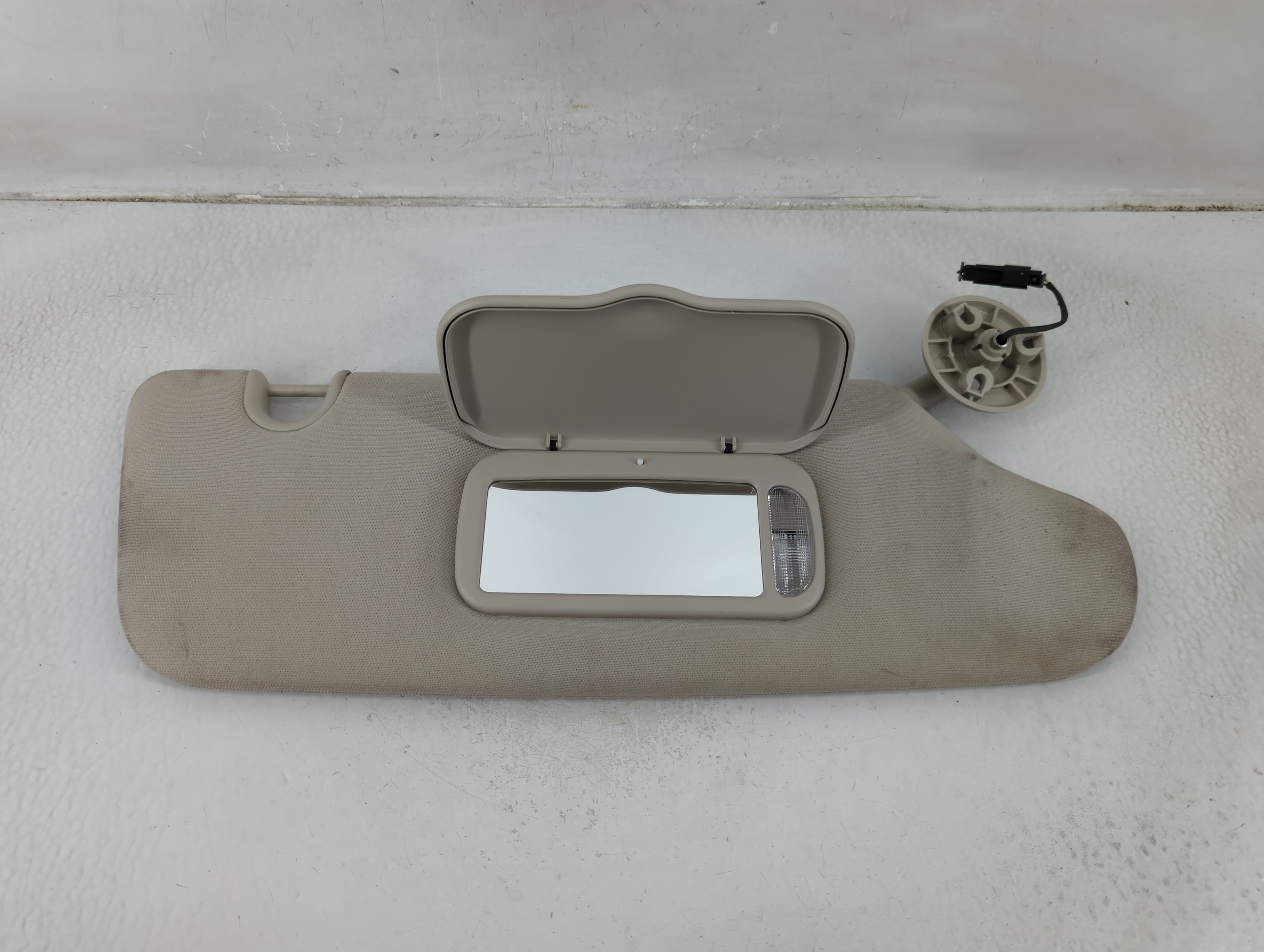2011 Chrysler Town & Country Passenger Sun Visor Mirror Right Sunvisor 1175658 - Oemusedautoparts1.com