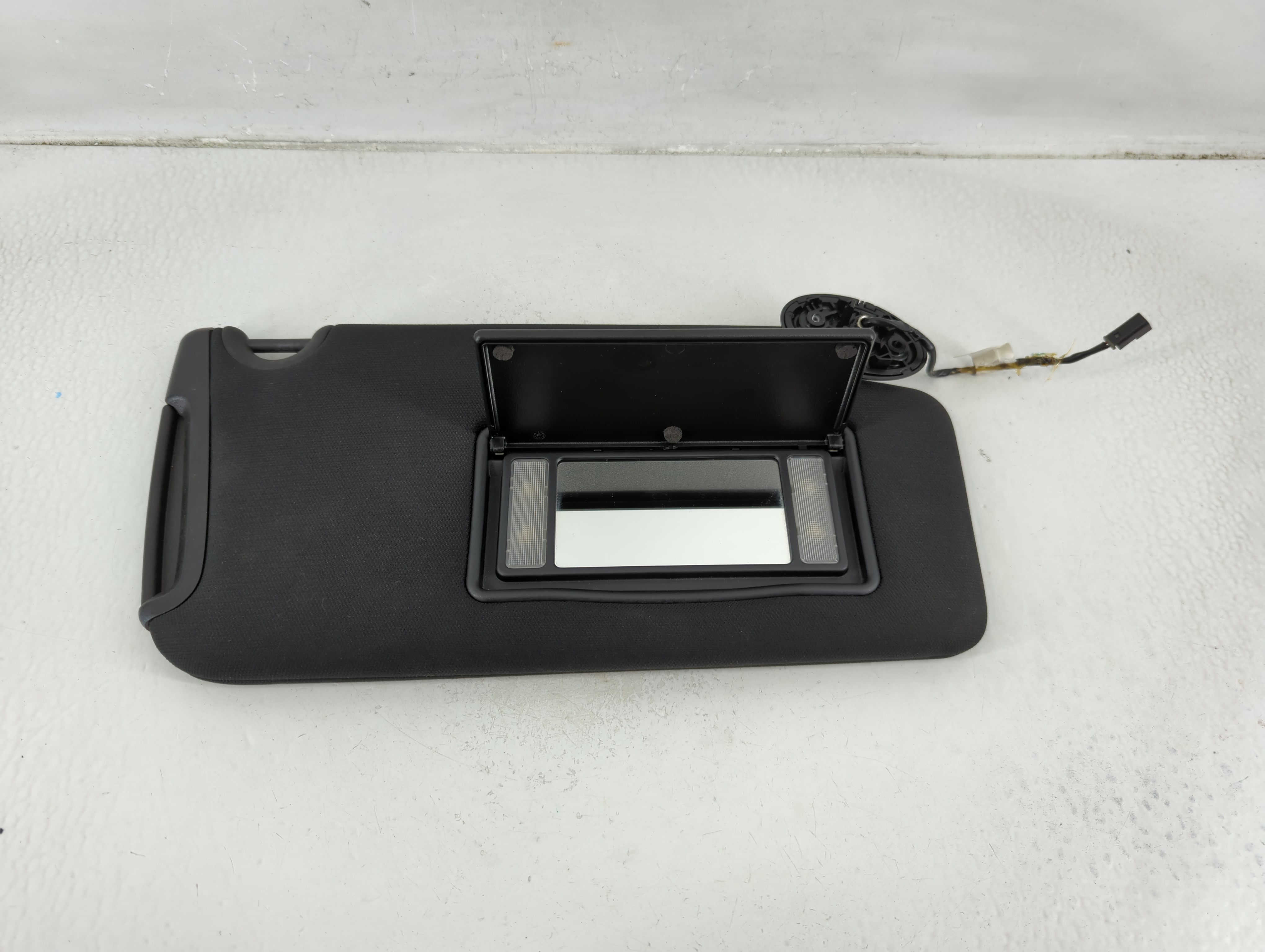2011-2014 Chrysler 300 Passenger Sun Visor Mirror Right Sunvisor Black 1175665 - Oemusedautoparts1.com