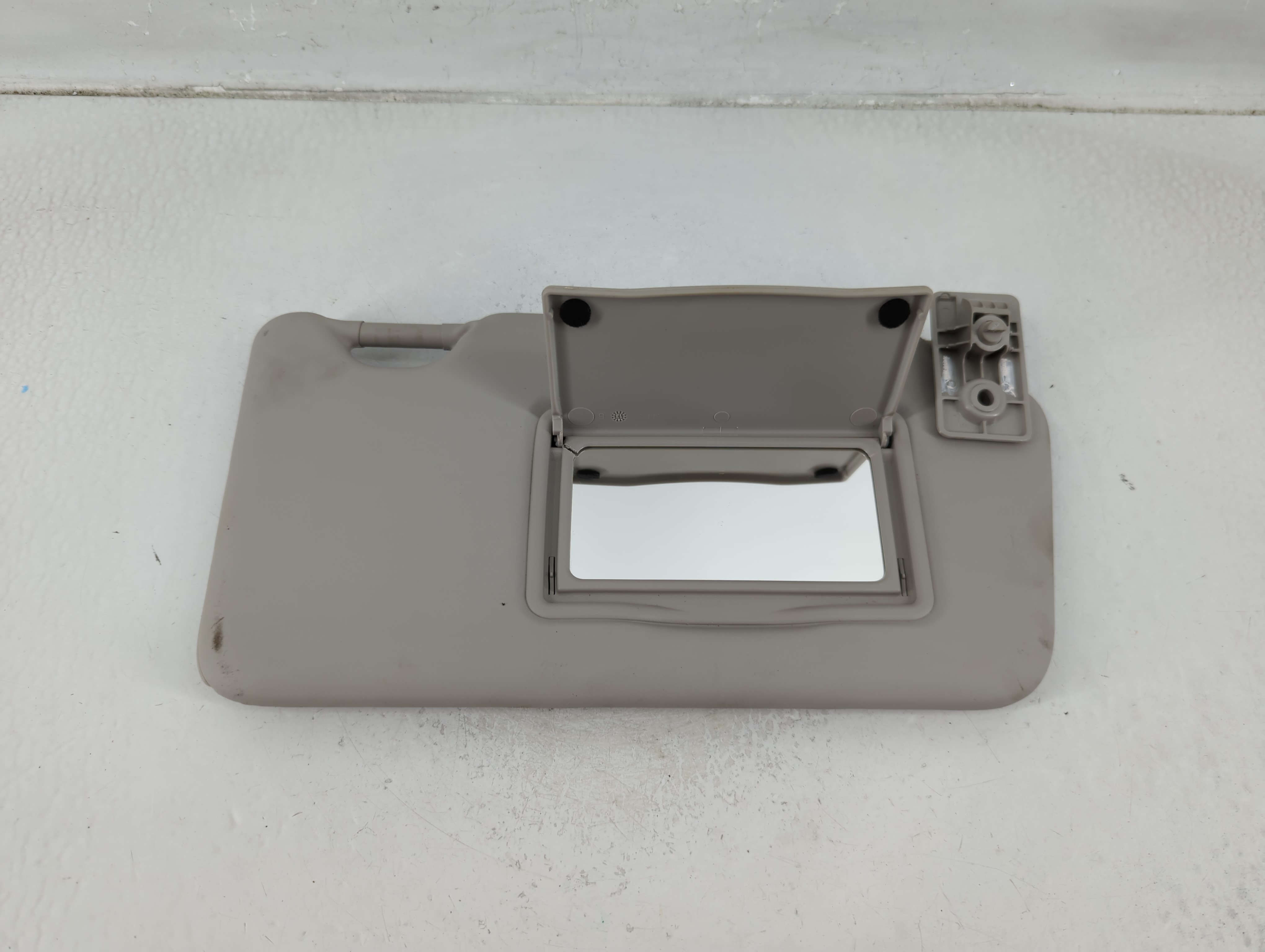 2015-2015 Nissan Versa Passenger Sun Visor Mirror Right Sunvisor Beige 1175675 - Oemusedautoparts1.com