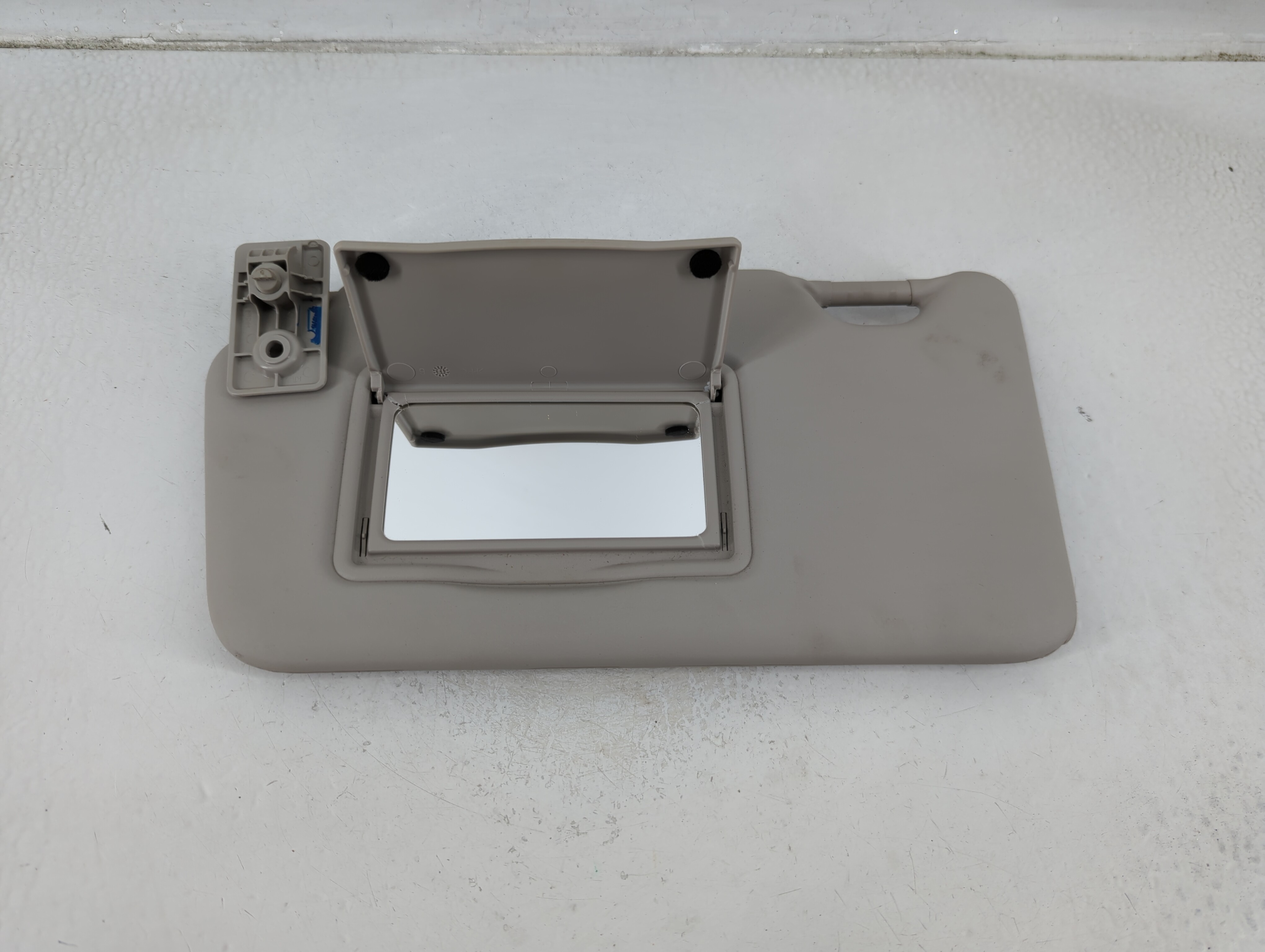 2012-2015 Nissan Versa Driver Sun Visor Mirror Left Sunvisor Beige 1175676 - Oemusedautoparts1.com