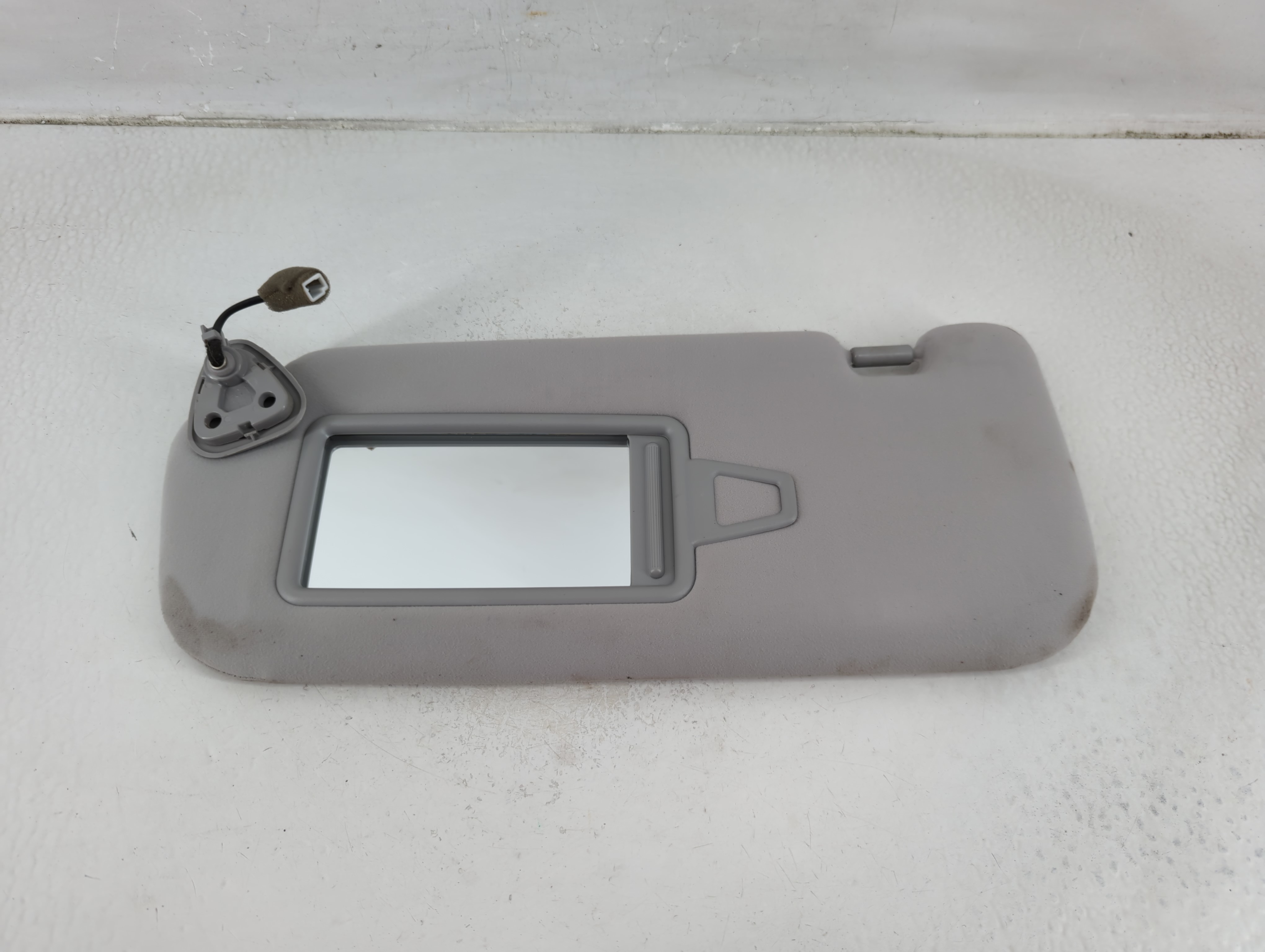 2012-2017 Hyundai Azera Driver Sun Visor Mirror Left Sunvisor Light Gray 1175683 - Oemusedautoparts1.com