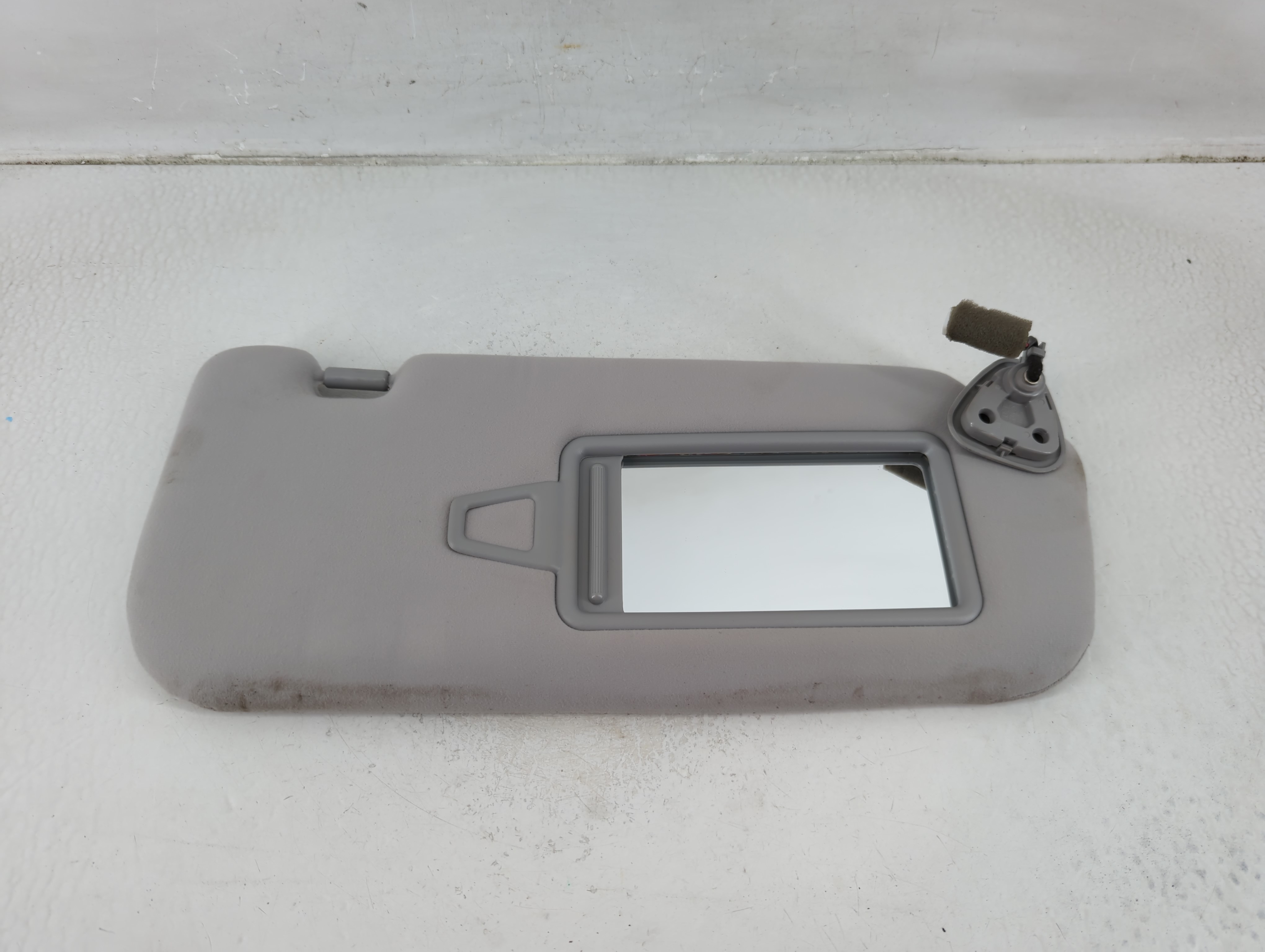 2012-2017 Hyundai Azera Passenger Sun Visor Mirror Right Sunvisor Gray 1175684 - Oemusedautoparts1.com