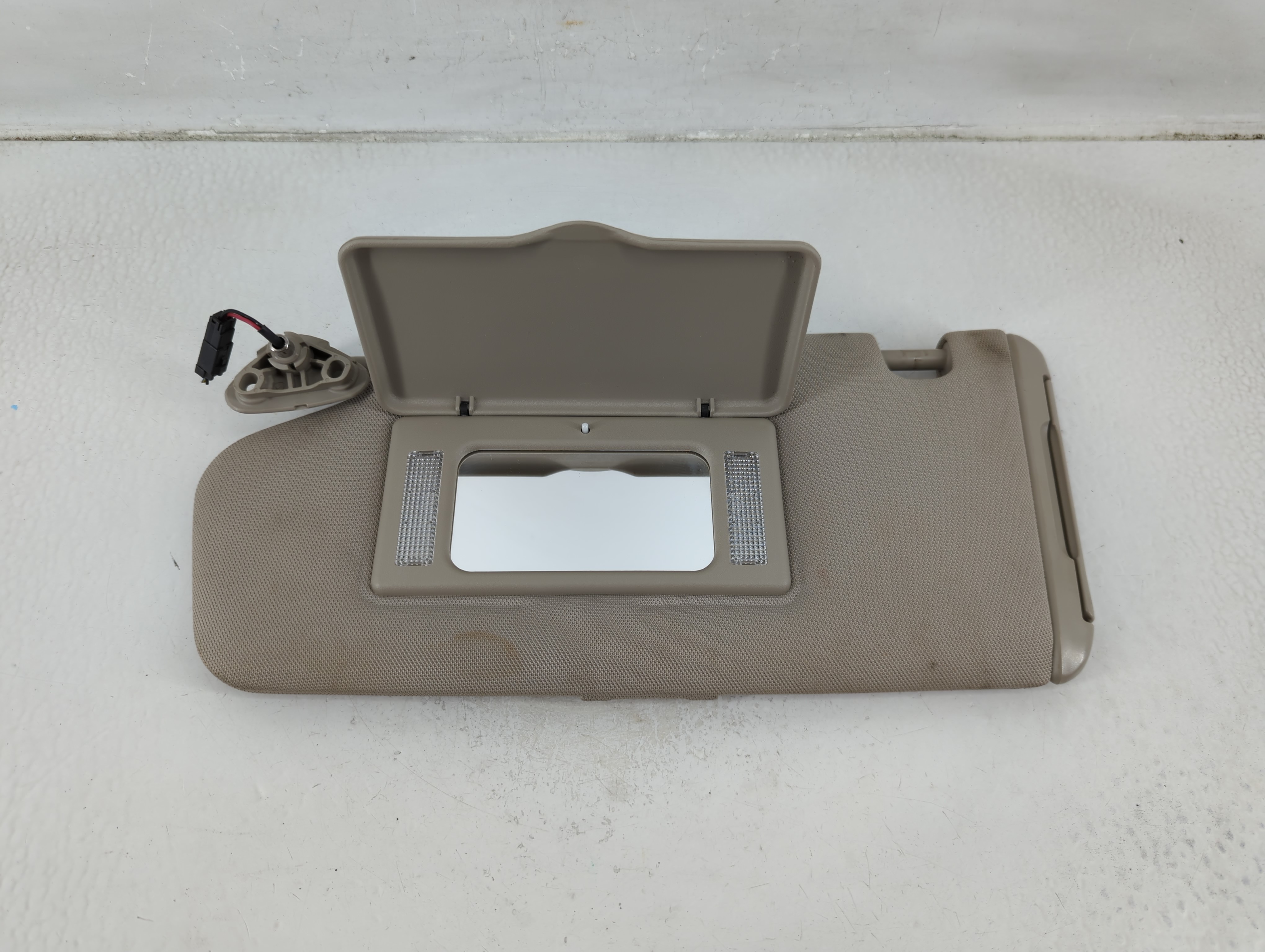 2002-2005 Subaru Legacy Driver Sun Visor Mirror Left Sunvisor Ivory 1175686 - Oemusedautoparts1.com
