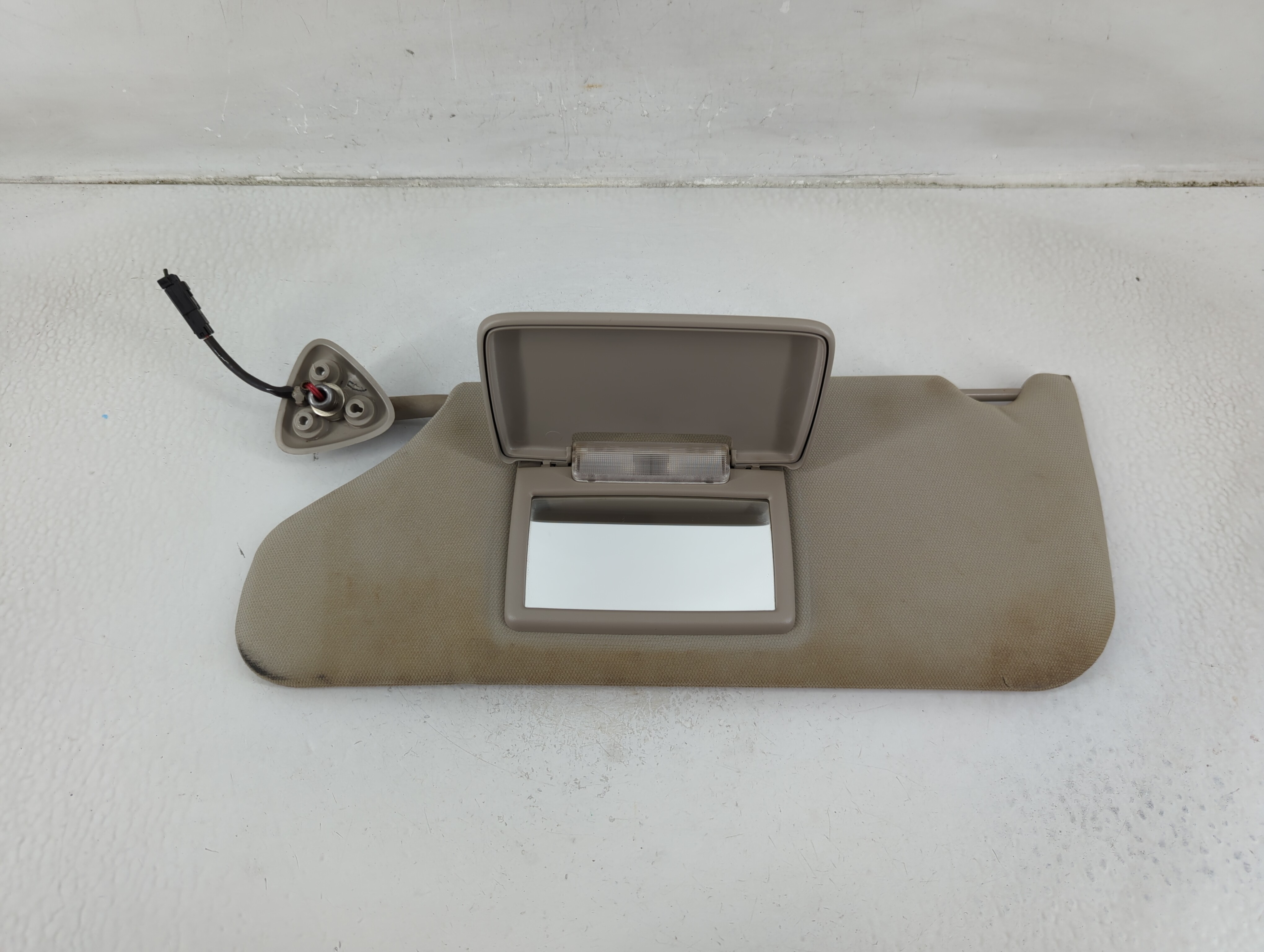 2005-2007 Chrysler 300 Driver Sun Visor Mirror Left Sunvisor Ivory 1175687 - Oemusedautoparts1.com