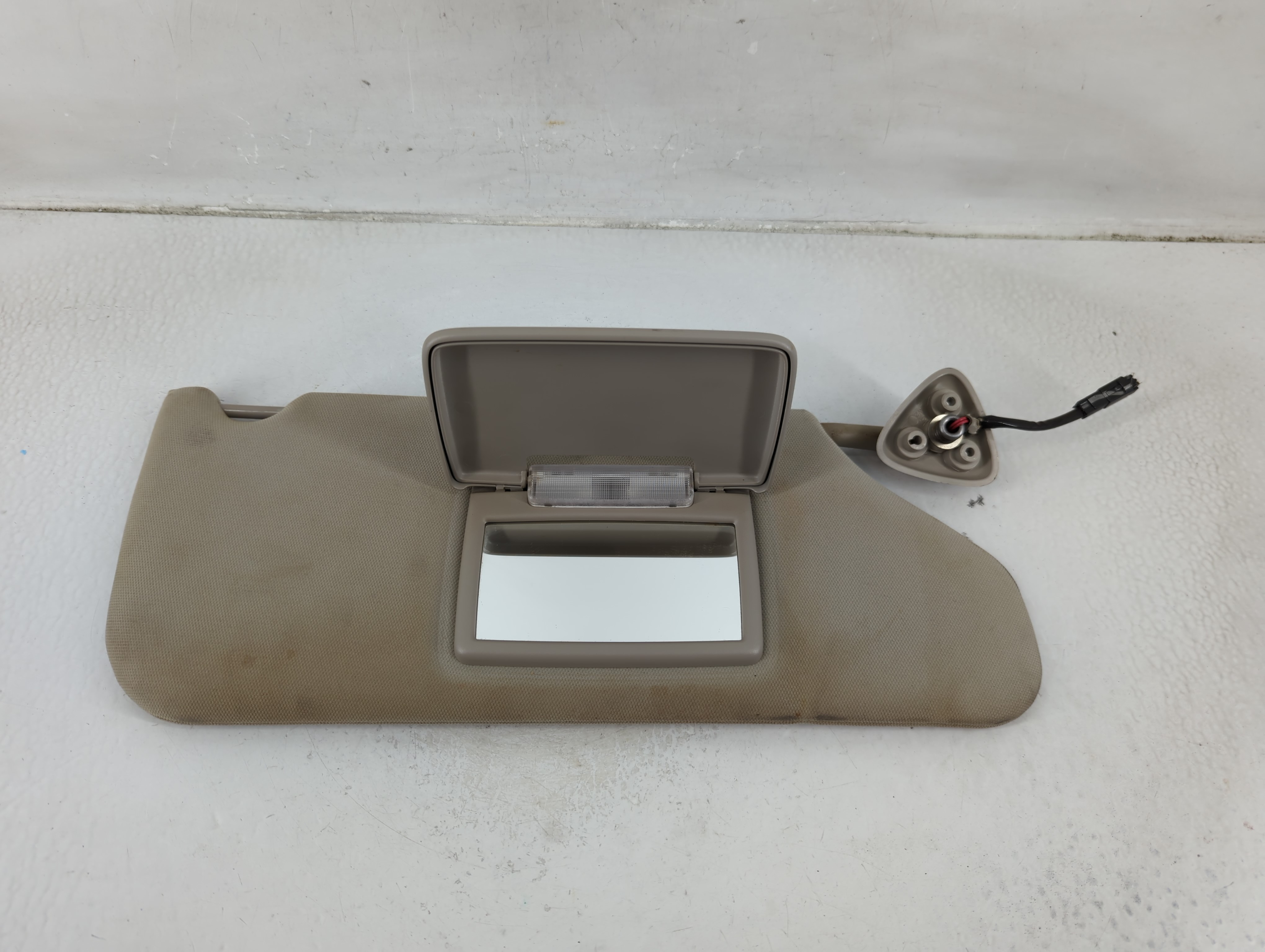 2005-2007 Chrysler 300 Passenger Sun Visor Mirror Right Sunvisor Gray 1175688 - Oemusedautoparts1.com