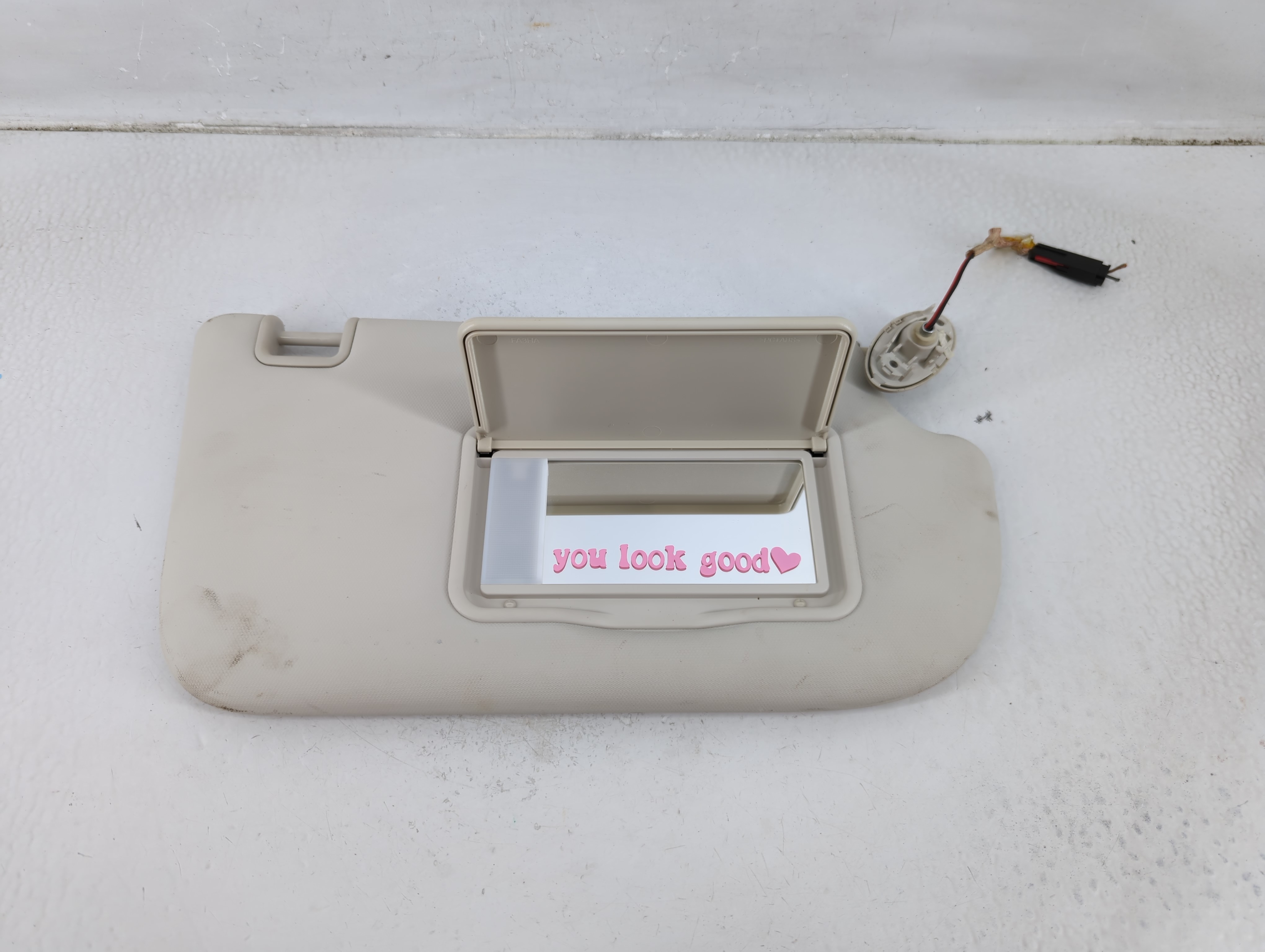 2013-2018 Ford Focus Passenger Sun Visor Mirror Right Sunvisor Cream 1175692 - Oemusedautoparts1.com