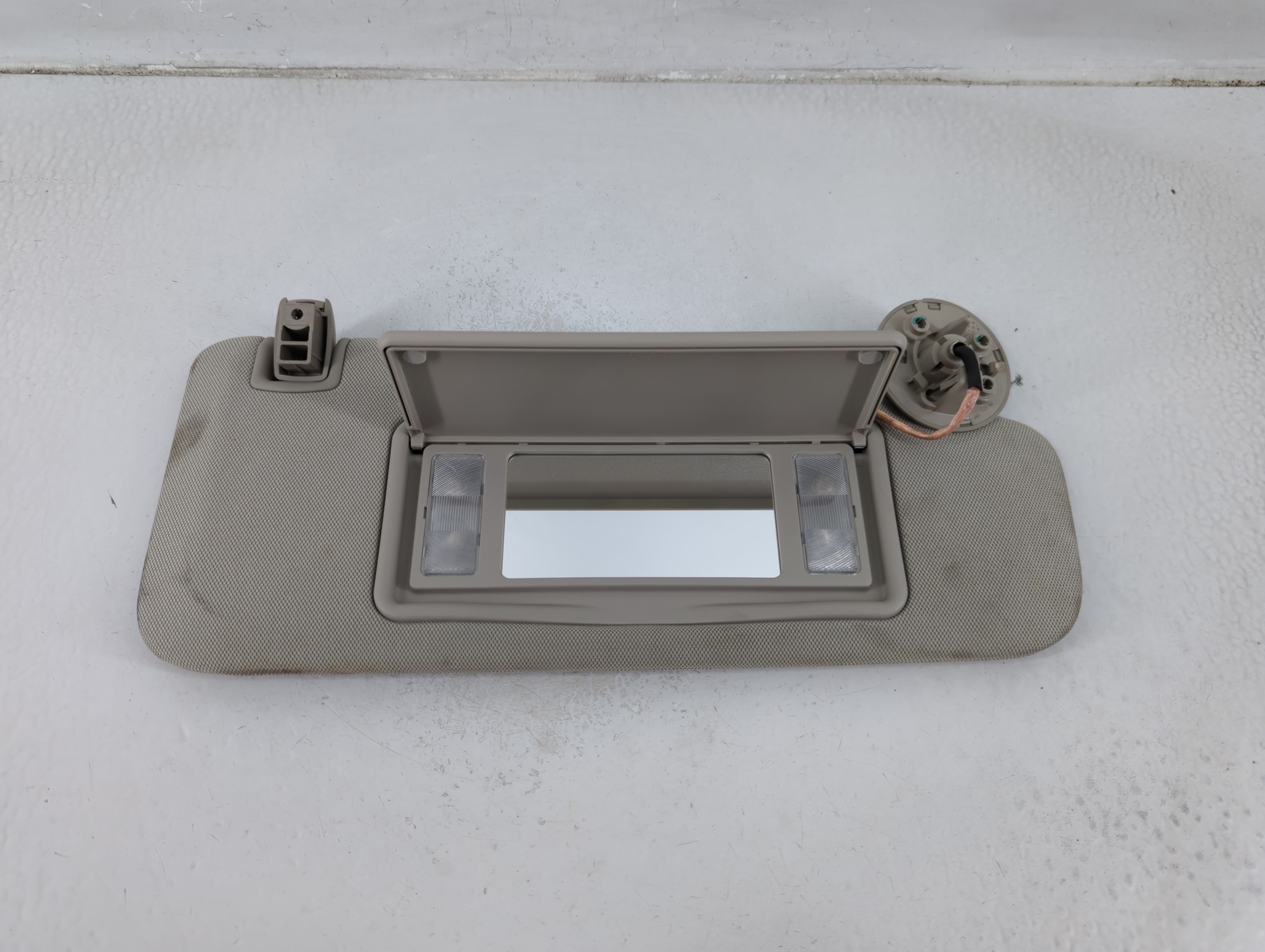 2016-2020 Buick Envision Passenger Sun Visor Mirror Right Sunvisor Tan 1175693 - Oemusedautoparts1.com