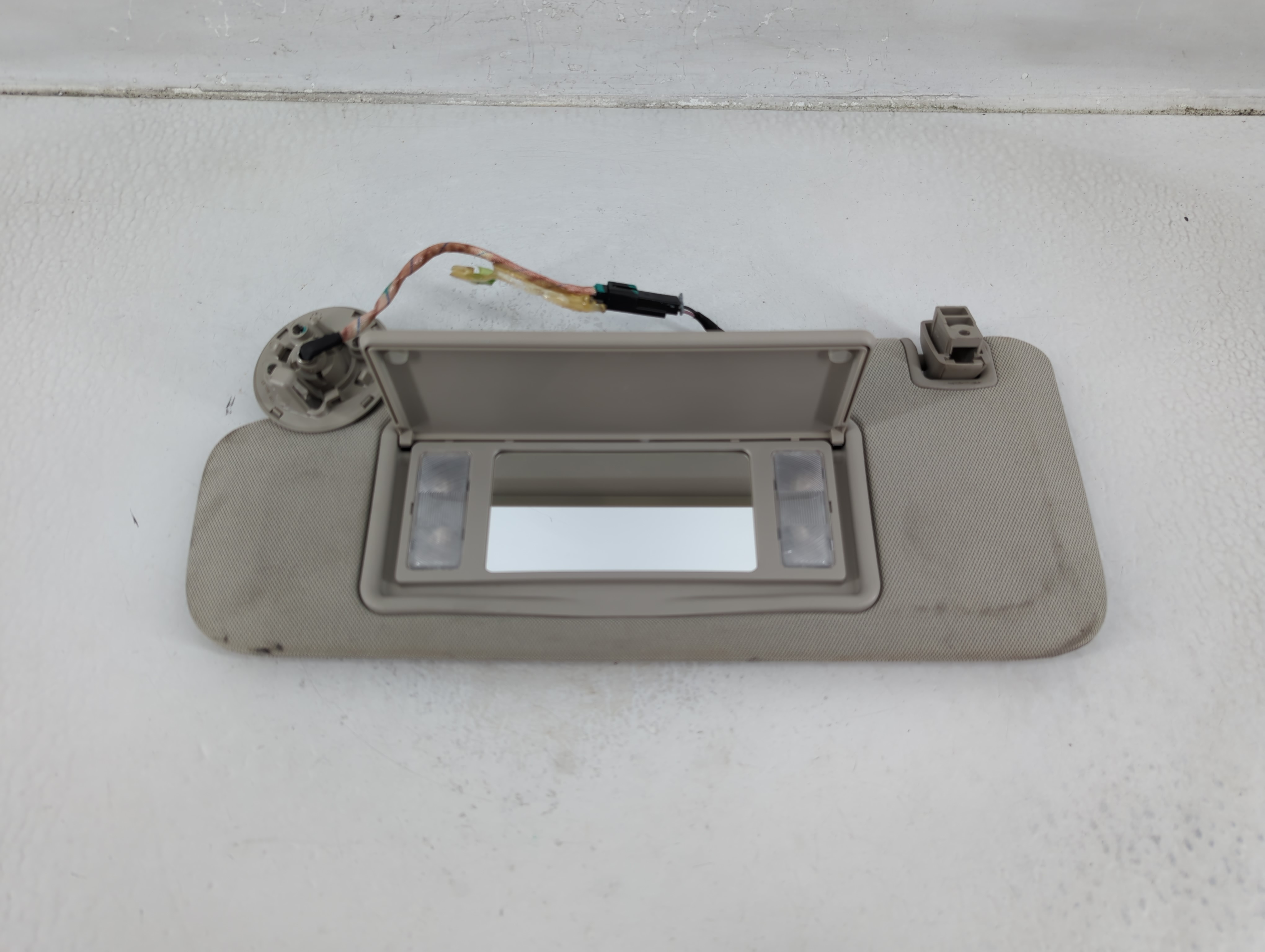 2016-2020 Buick Envision Driver Sun Visor Mirror Left Sunvisor Gray 1175694 - Oemusedautoparts1.com
