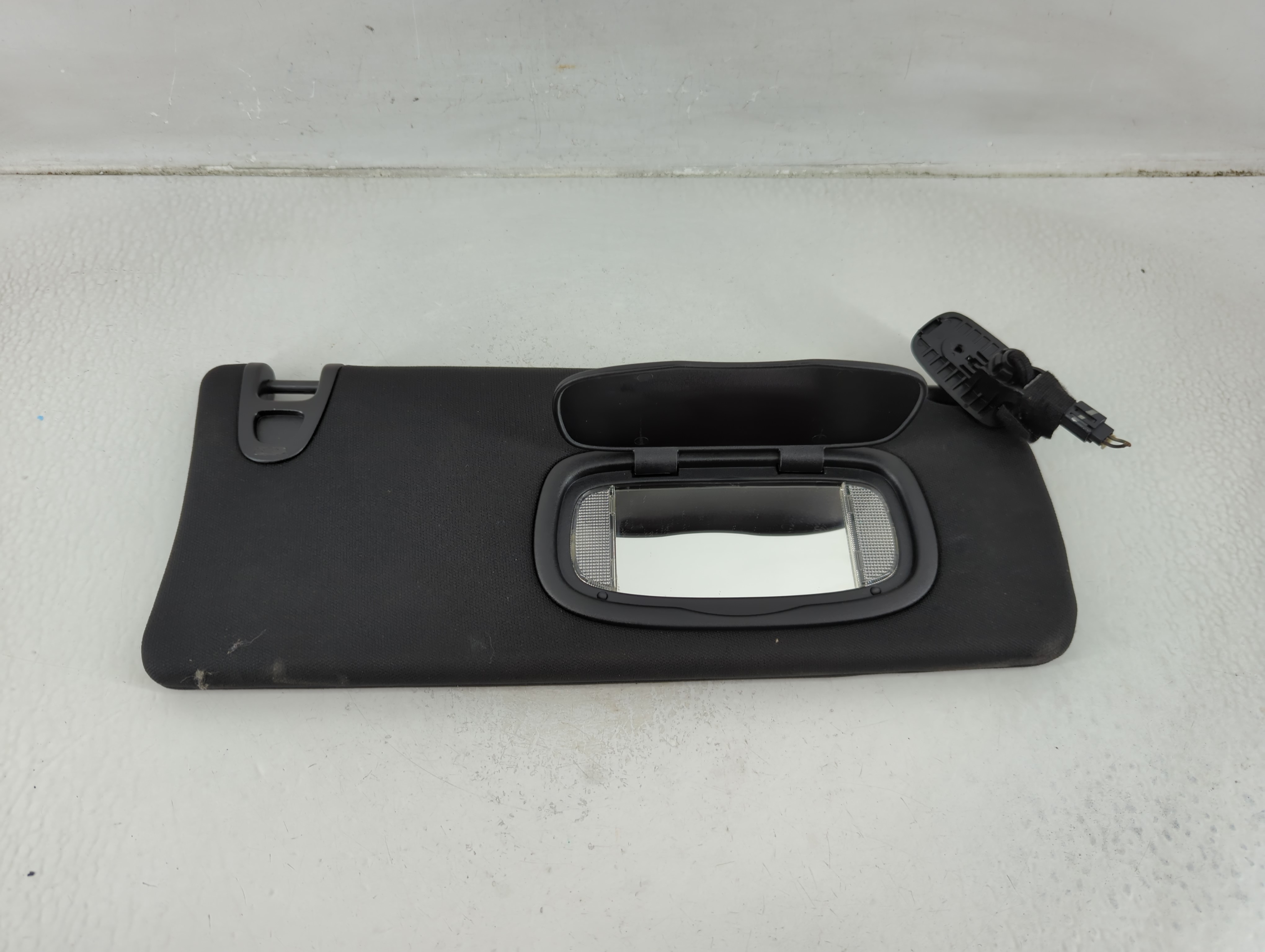 2015-2016 Dodge Dart Passenger Sun Visor Mirror Right Sunvisor Black 1175697 - Oemusedautoparts1.com