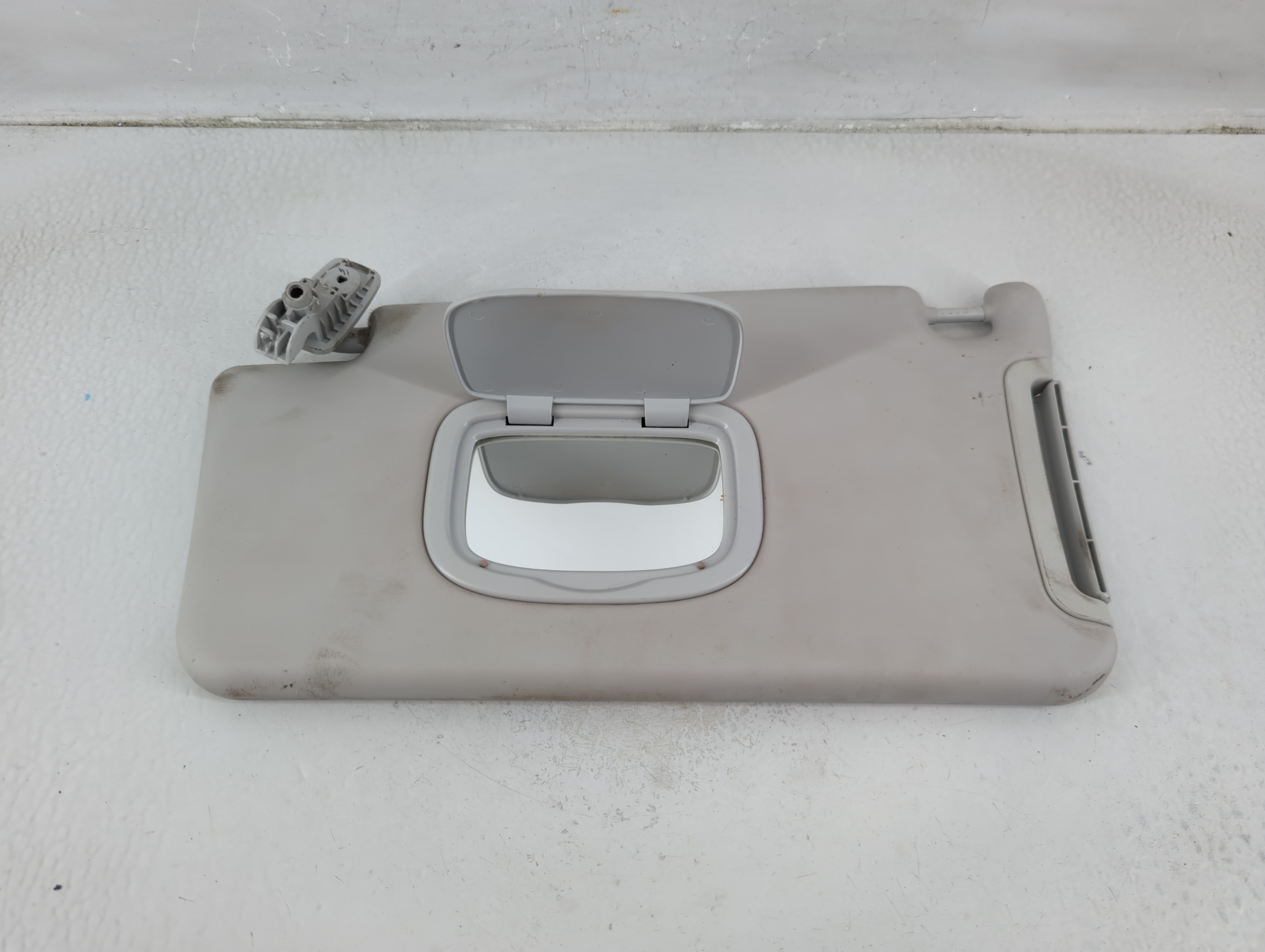 2015-2022 Jeep Renegade Driver Sun Visor Mirror Left Sunvisor Ivory 1175698 - Oemusedautoparts1.com