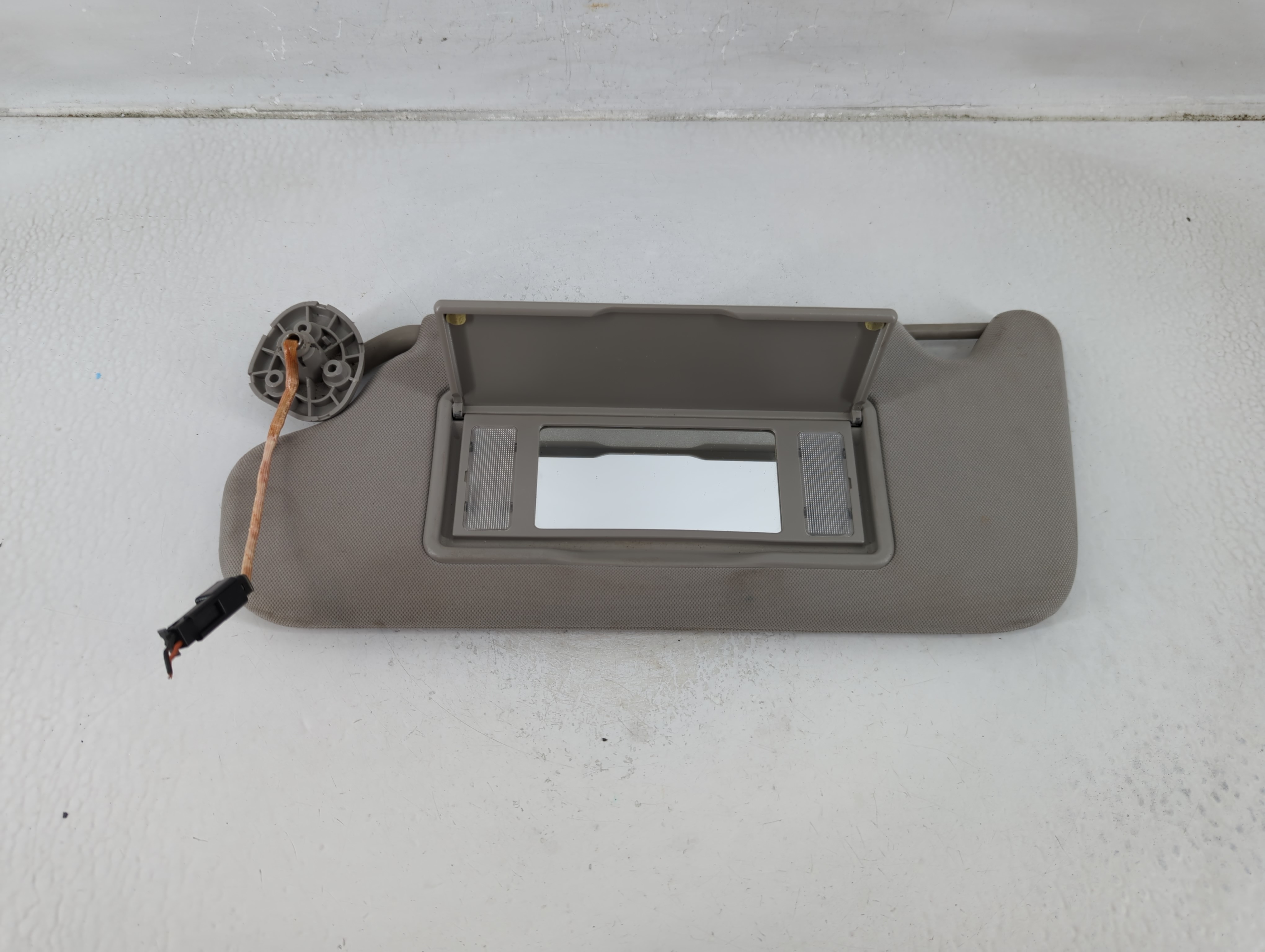 2006-2016 Chevrolet Impala Driver Sun Visor Mirror Left Sunvisor Gray 1175701 - Oemusedautoparts1.com