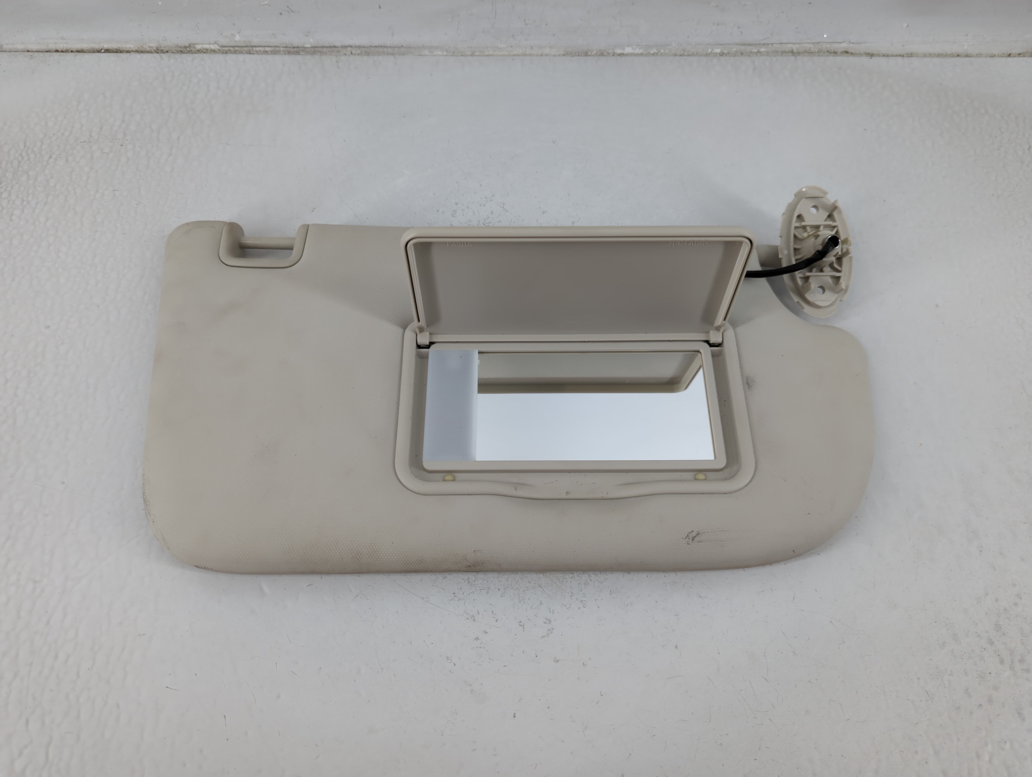2013-2019 Ford Escape Passenger Sun Visor Mirror Right Sunvisor Cream 1175705 - Oemusedautoparts1.com