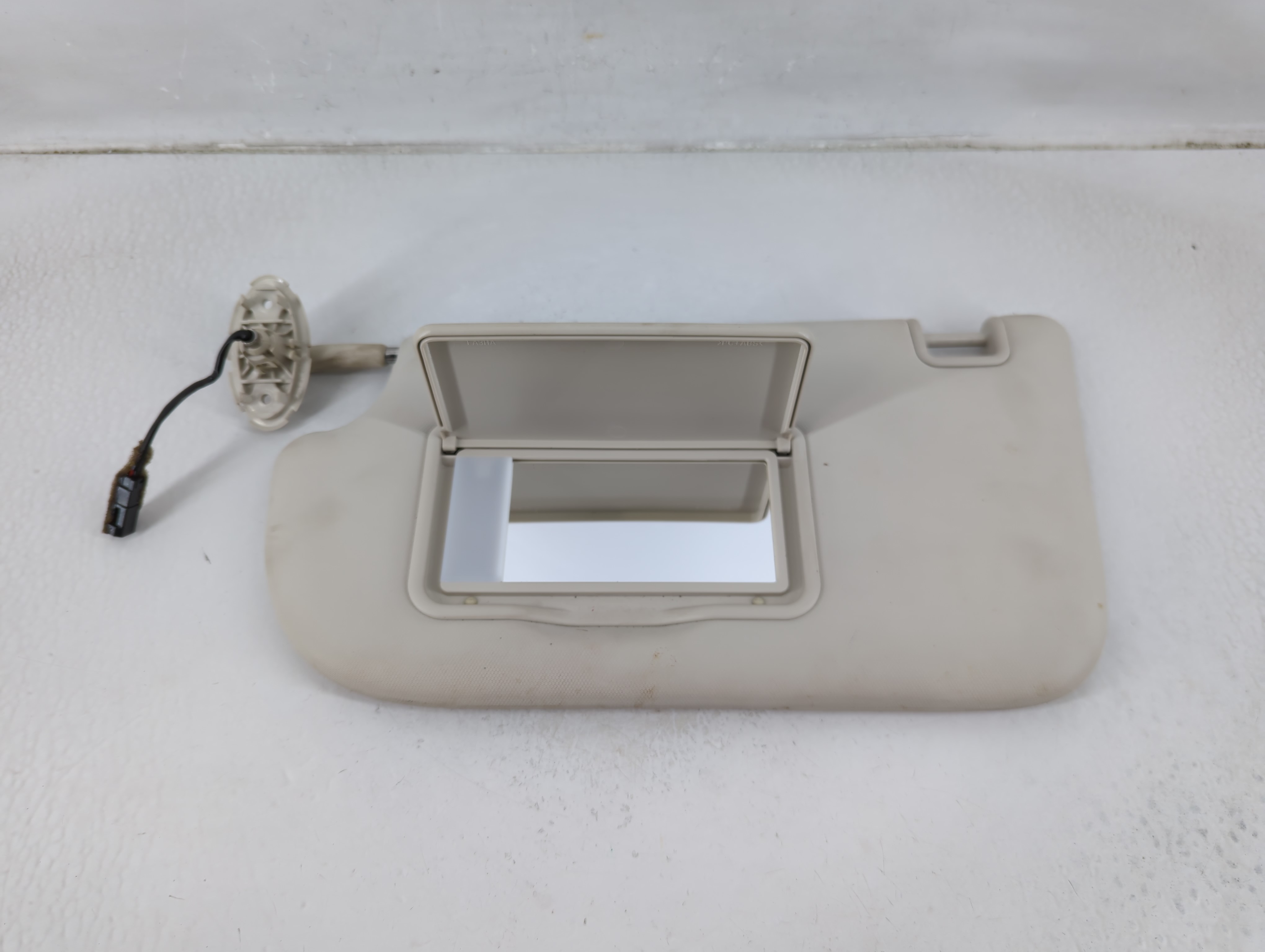 2013-2019 Ford Escape Driver Sun Visor Mirror Left Sunvisor Gray 1175706 - Oemusedautoparts1.com