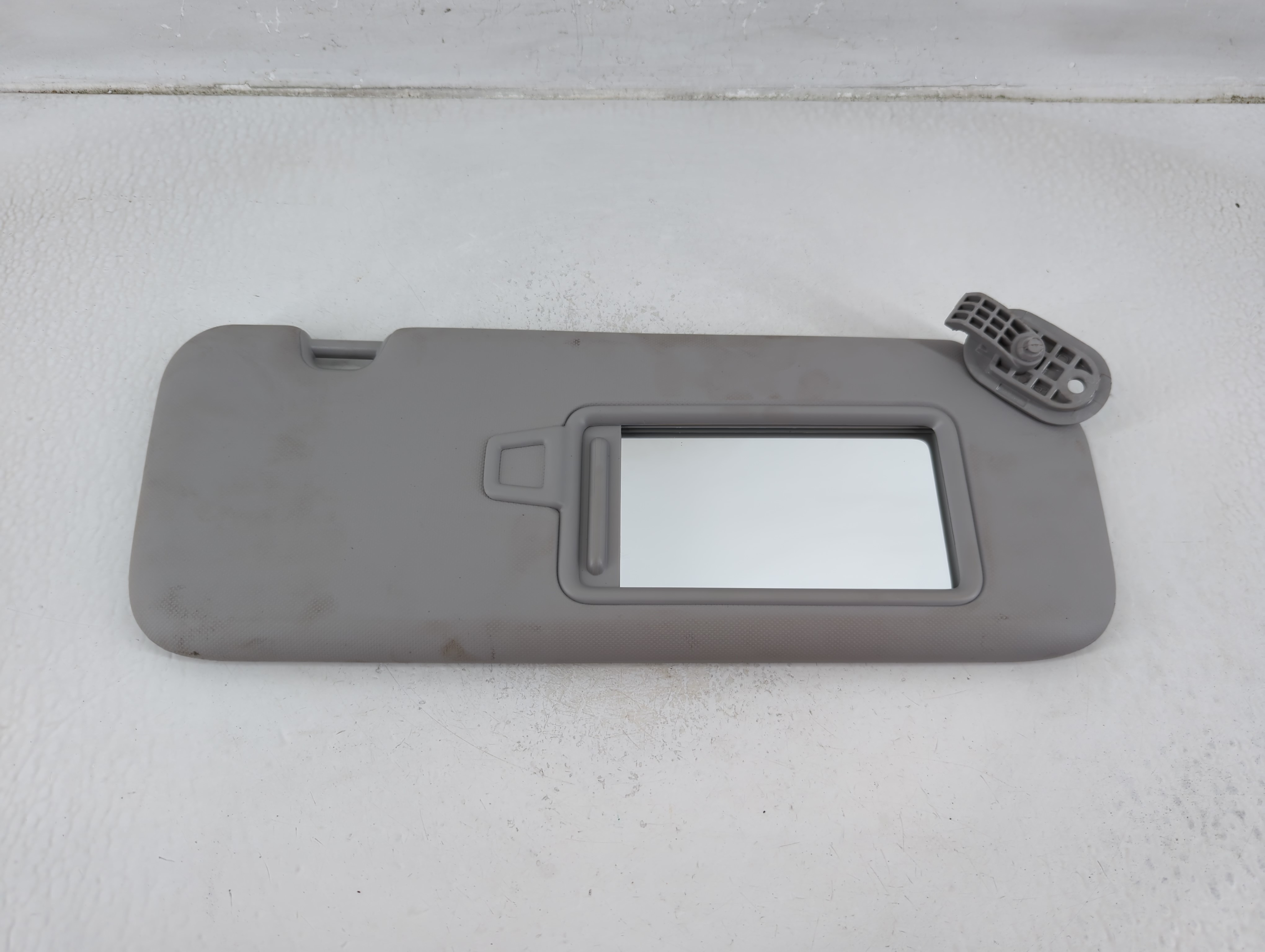 2017-2020 Hyundai Elantra Passenger Sun Visor Mirror Right Sunvisor Gray 1175711 - Oemusedautoparts1.com
