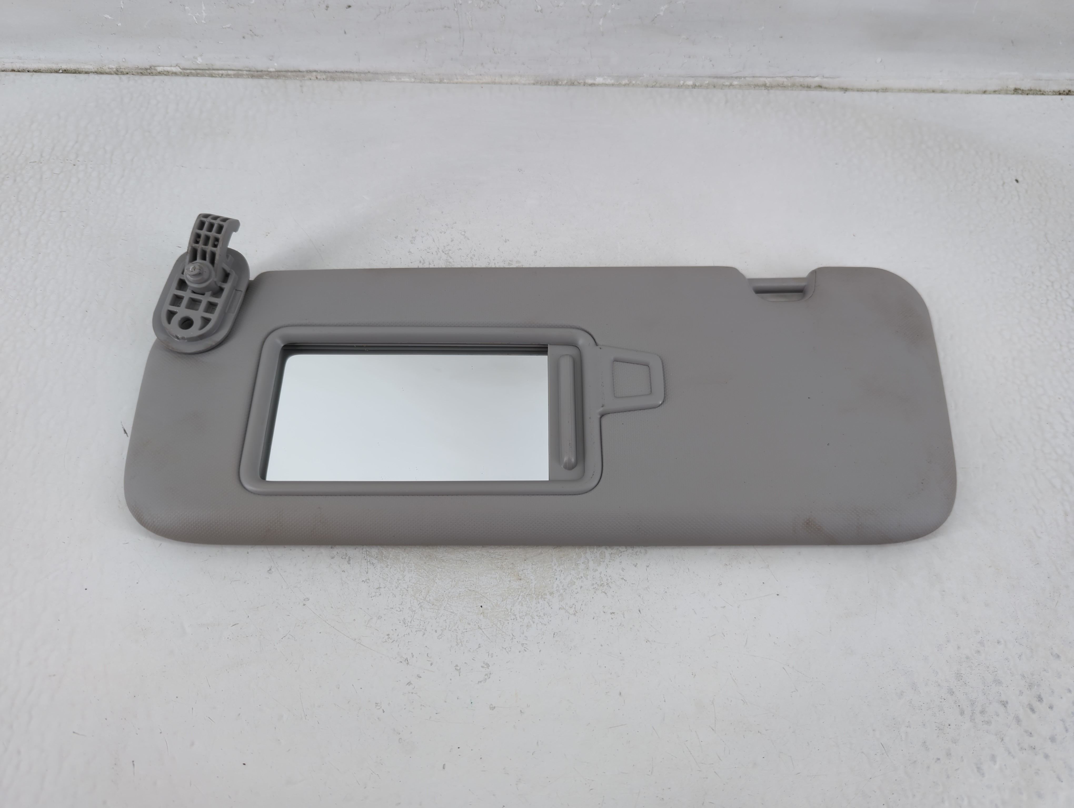 2017-2020 Hyundai Elantra Driver Sun Visor Mirror Left Sunvisor Gray 1175712 - Oemusedautoparts1.com