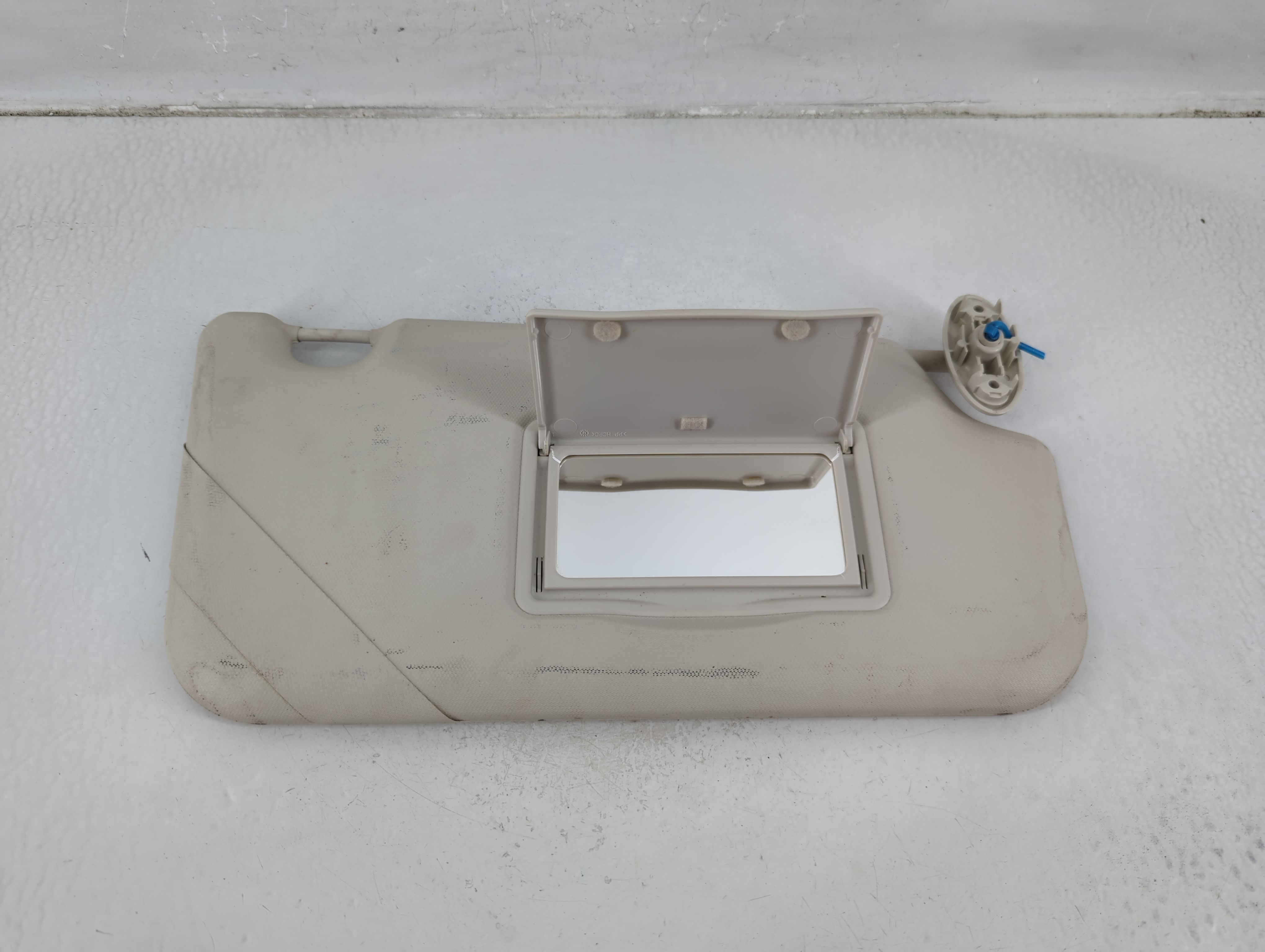 2012-2013 Ford Focus Passenger Sun Visor Mirror Right Sunvisor Ivory 1175720 - Oemusedautoparts1.com