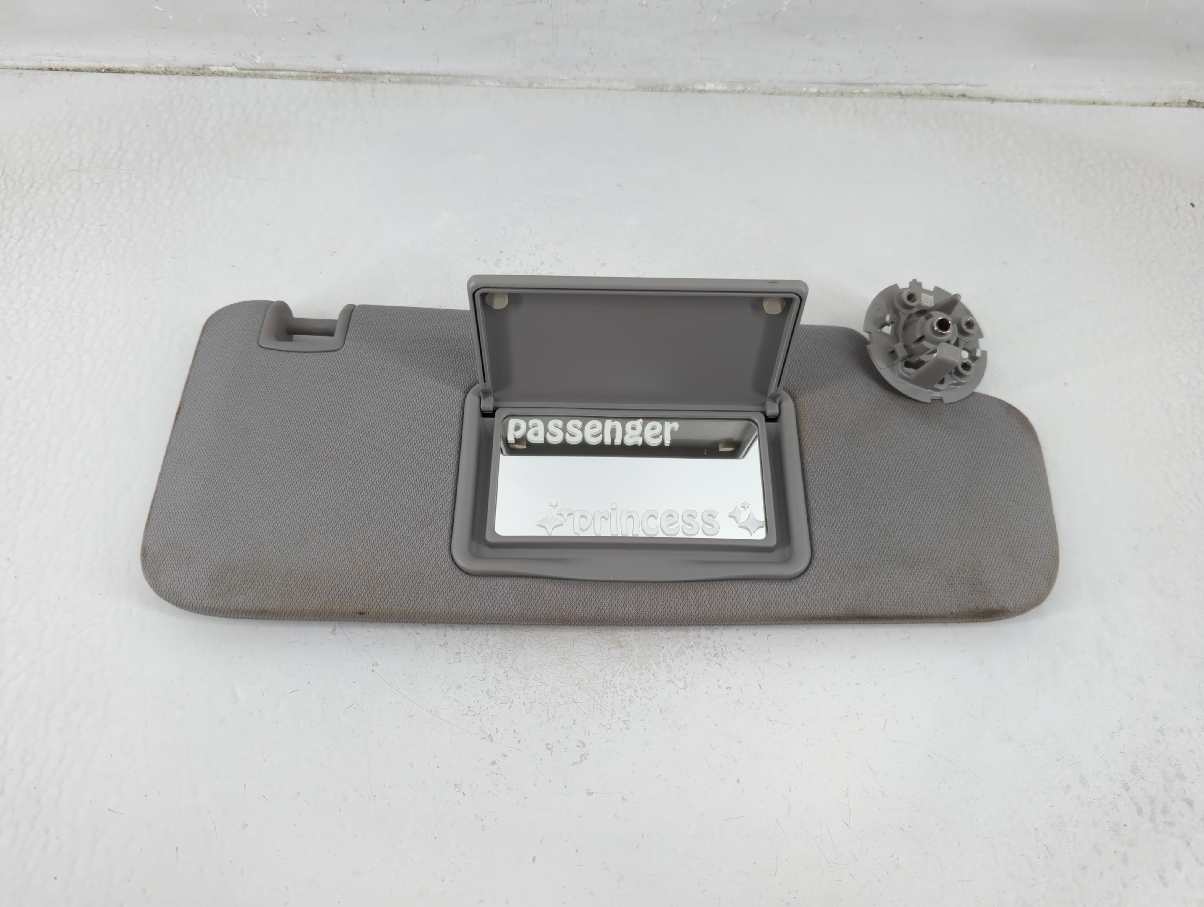 2016-2021 Chevrolet Malibu Passenger Sun Visor Mirror Right Sunvisor 1175729 - Oemusedautoparts1.com