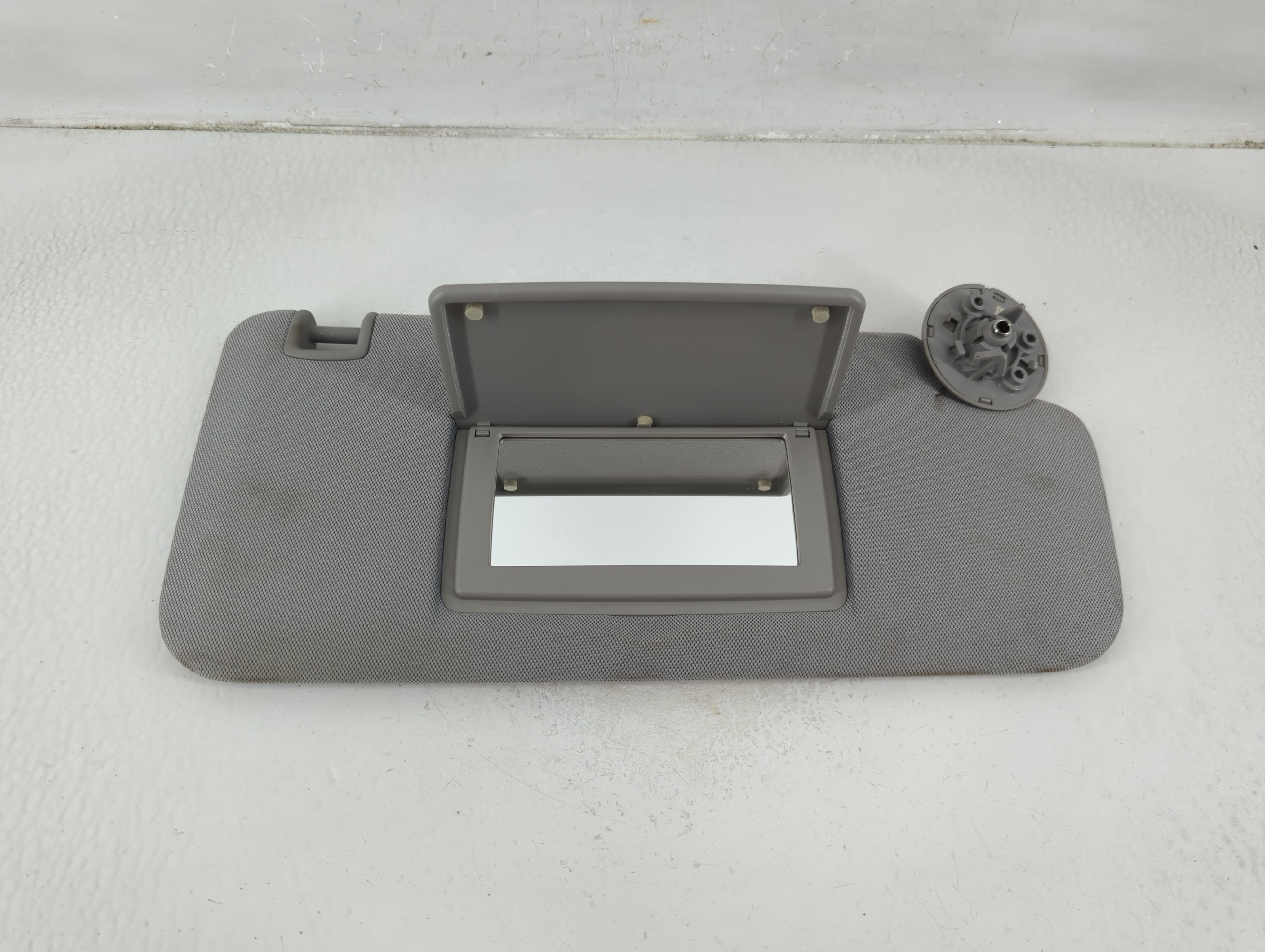2017-2021 Chevrolet Trax Passenger Sun Visor Mirror Right Sunvisor Grey 1175743 - Oemusedautoparts1.com