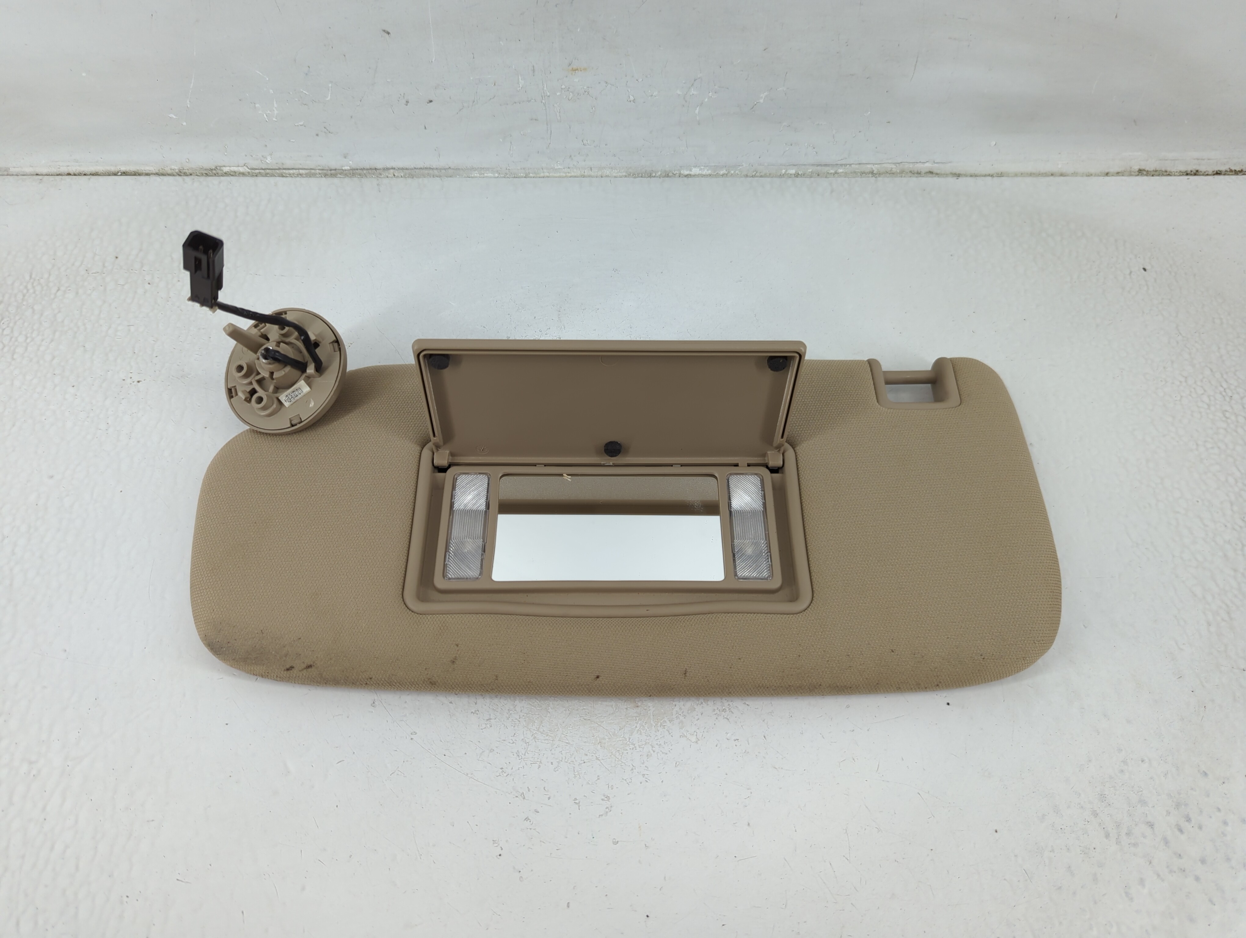 2014-2022 Jeep Grand Cherokee Driver Sun Visor Mirror Left Sunvisor 1175764 - Oemusedautoparts1.com