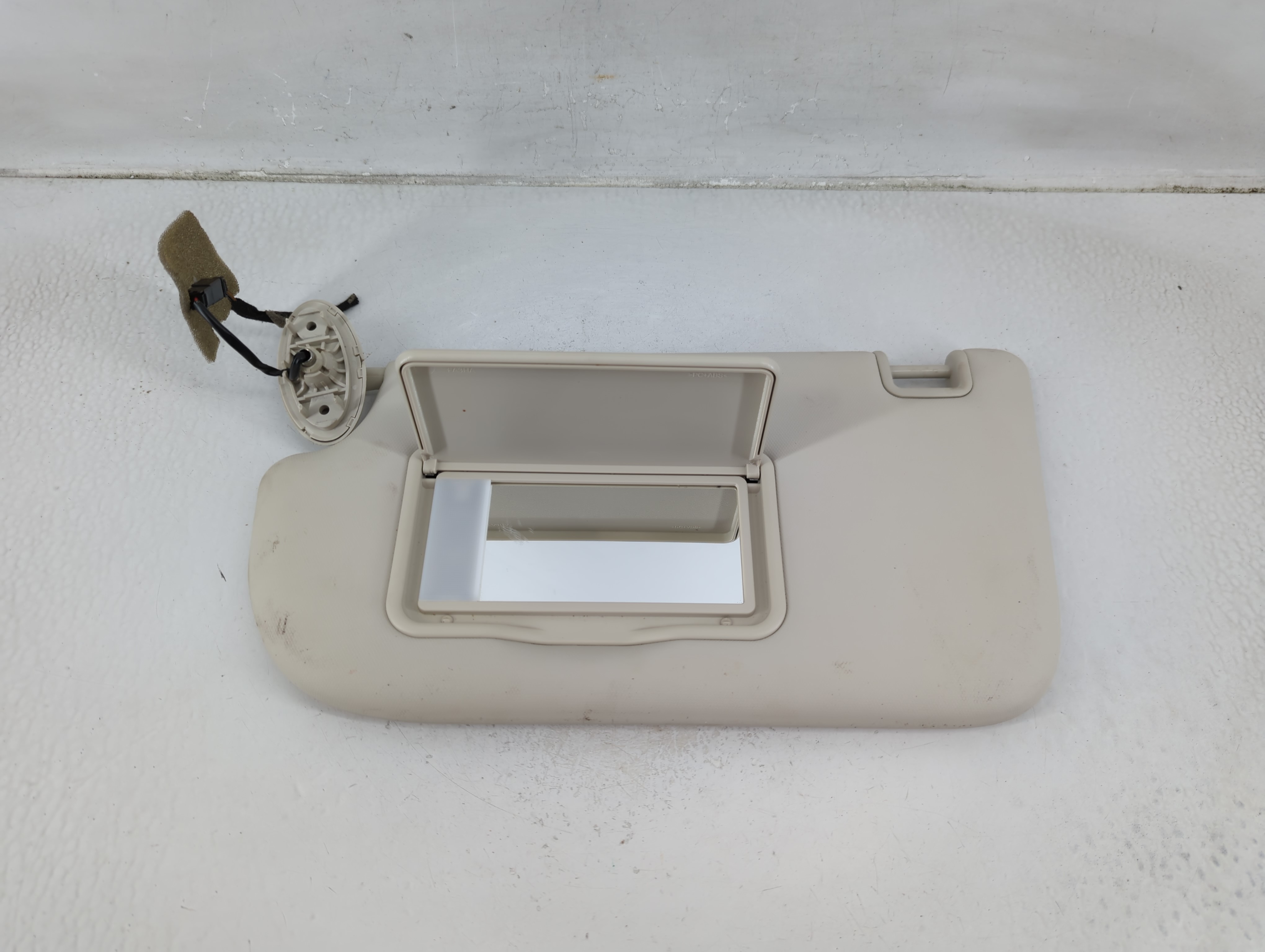 2013-2019 Ford Escape Driver Sun Visor Mirror Left Sunvisor Ivory 1175766 - Oemusedautoparts1.com